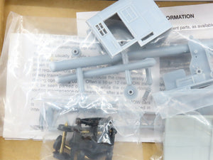 HO Scale Walthers Kit 932-5500 Undecorated 25 Ton Industrial Crane