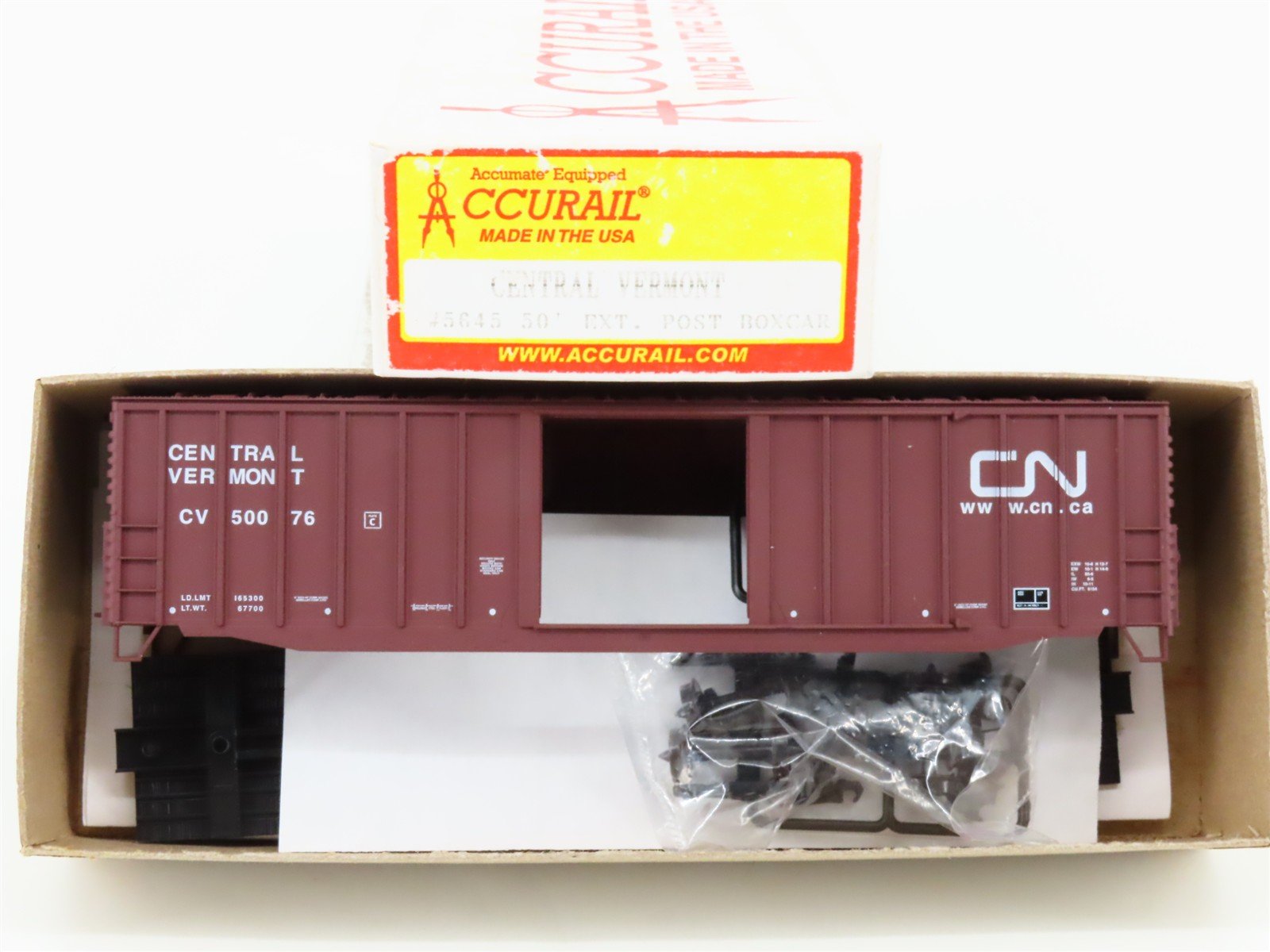 HO Scale Accurail Kit #5645 CV Central Vermont 50' Single Door Box Car #50076