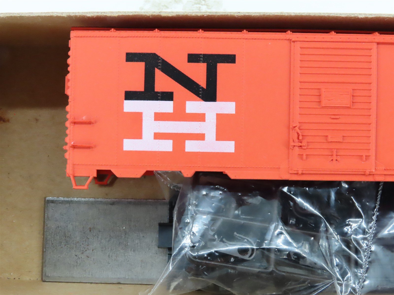 HO Scale Accurail Kit #3530.1 NH New Haven 40' Single Door Steel Box Car #36589