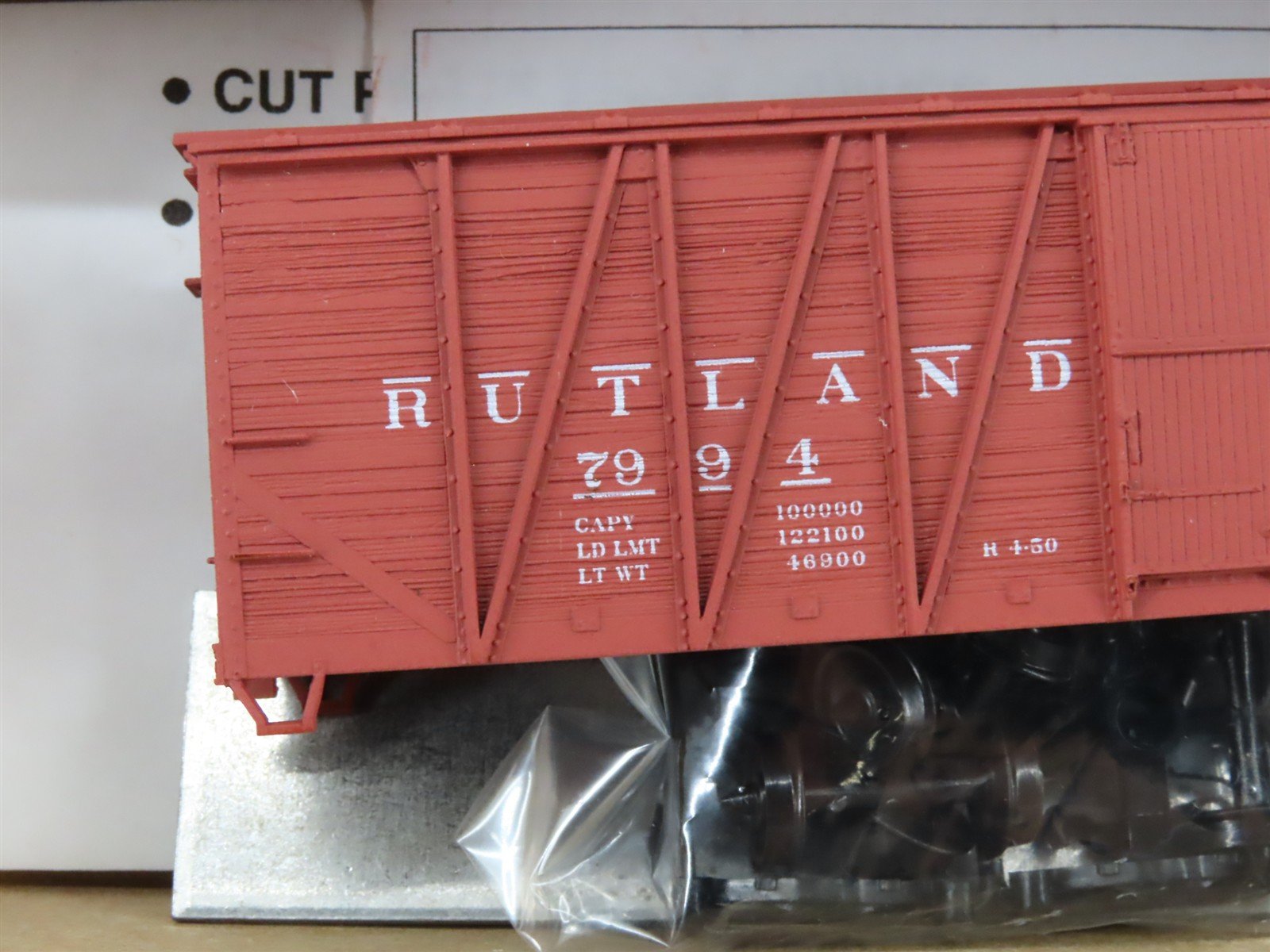 HO Scale Accurail Kit #4105 RUT Rutland Railroad 40' Wood Box Car #7994