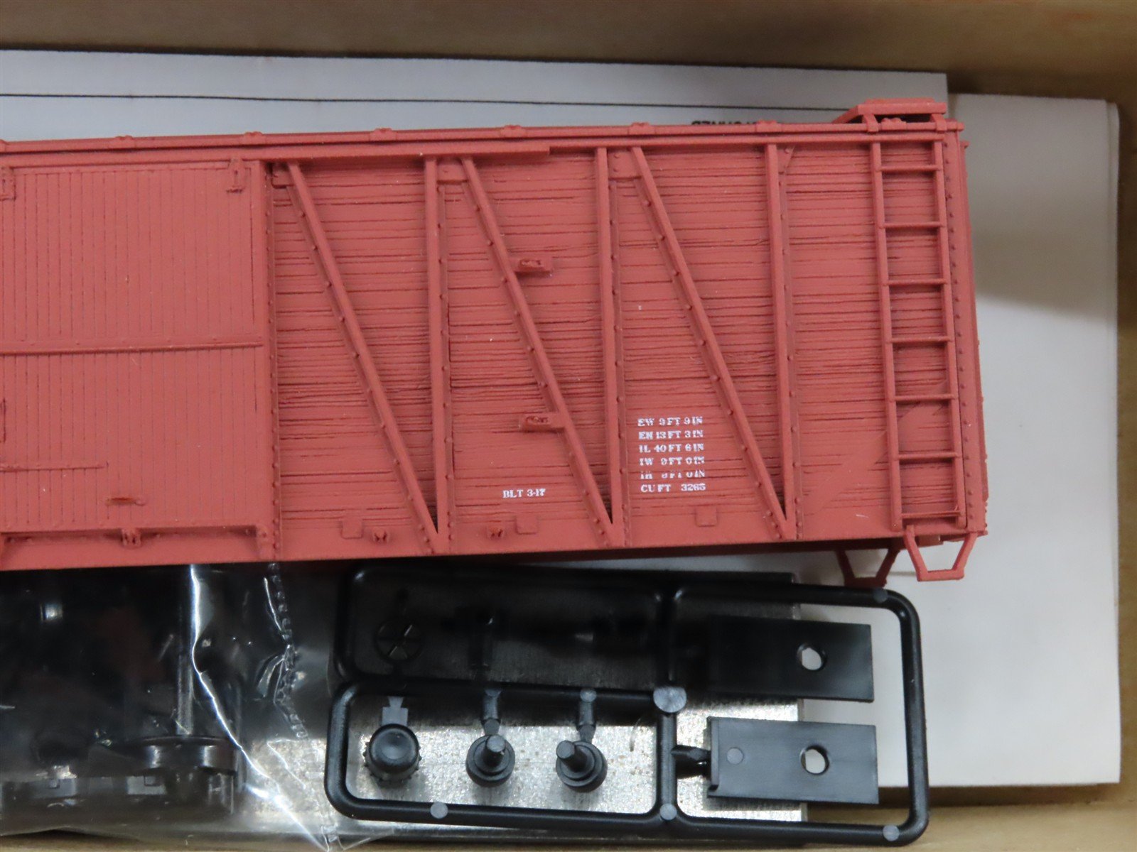 HO Scale Accurail Kit #4105 RUT Rutland Railroad 40' Wood Box Car #7994