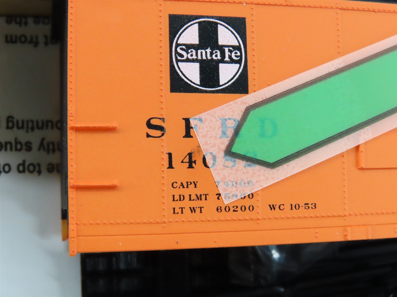 HO Scale Accurail Kit #8501 SFRD Santa Fe Super Chief 40' Steel Reefer #14082