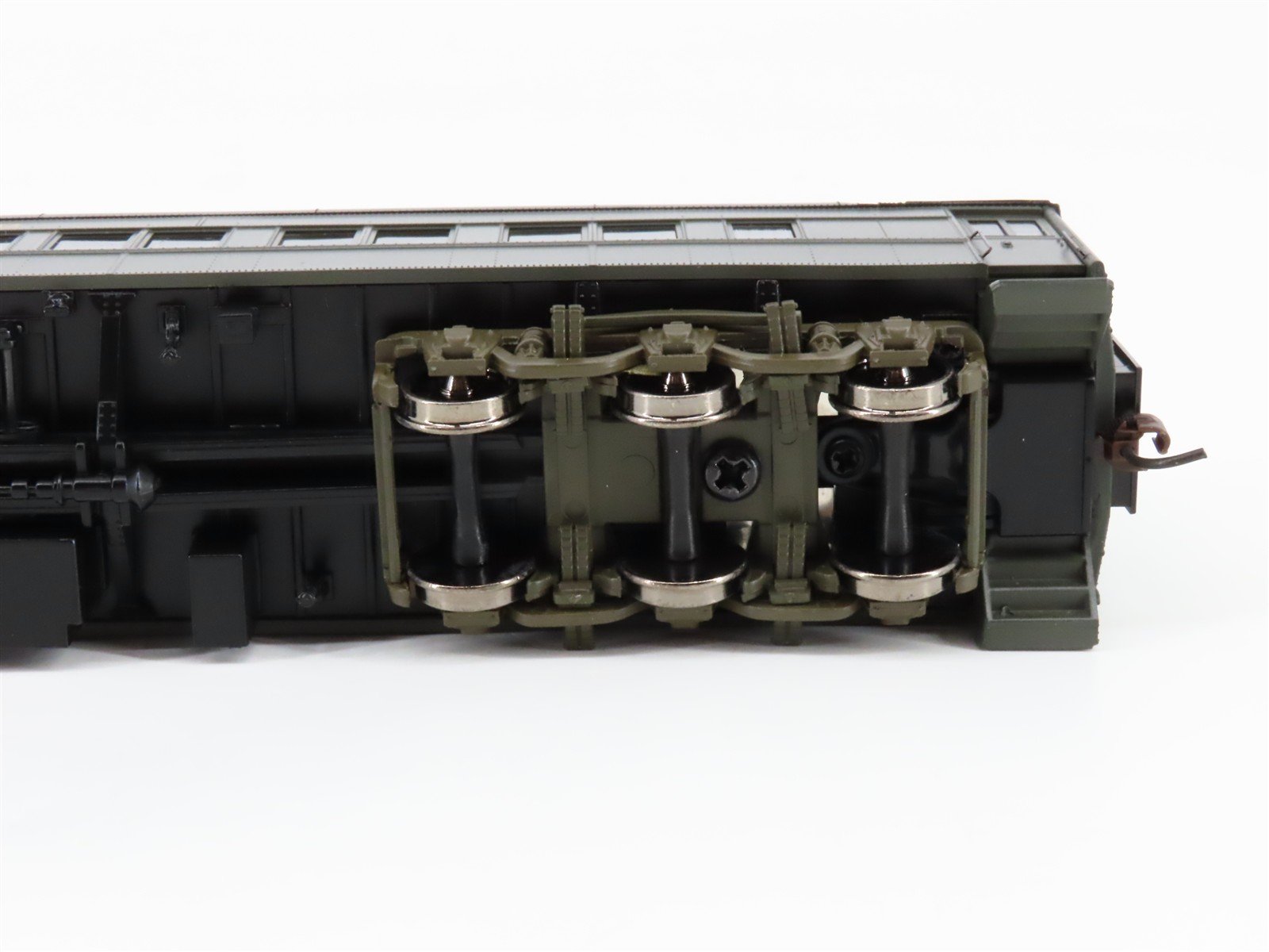HO Walthers 932-10452 ATSF Santa Fe Pullman Heavyweight Solarium-Obs Passenger