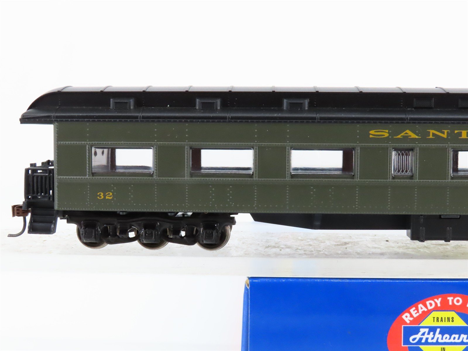 HO Scale Athearn 7856 ATSF Santa Fe Heavyweight Observation Passenger #32