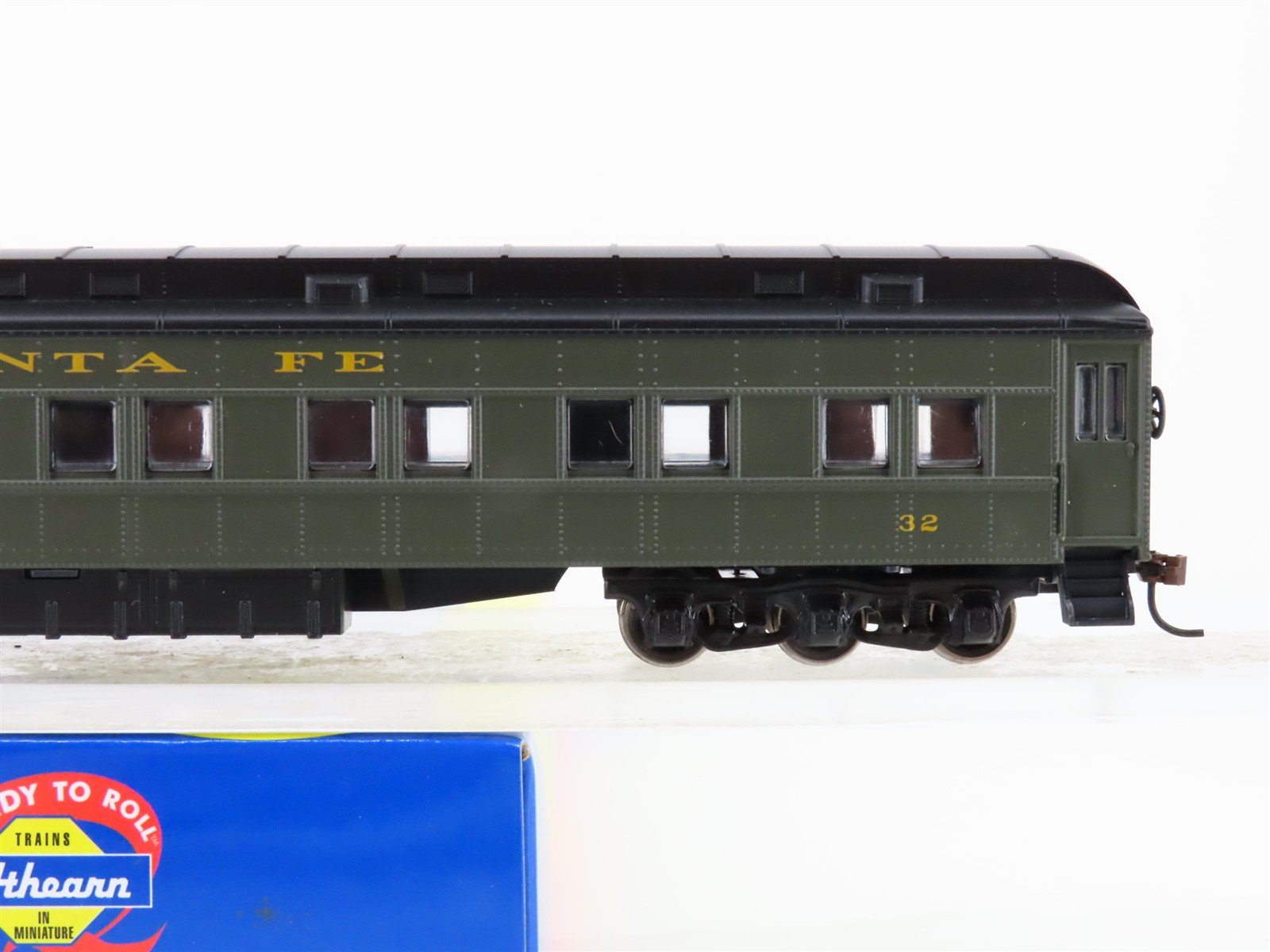HO Scale Athearn 7856 ATSF Santa Fe Heavyweight Observation Passenger #32