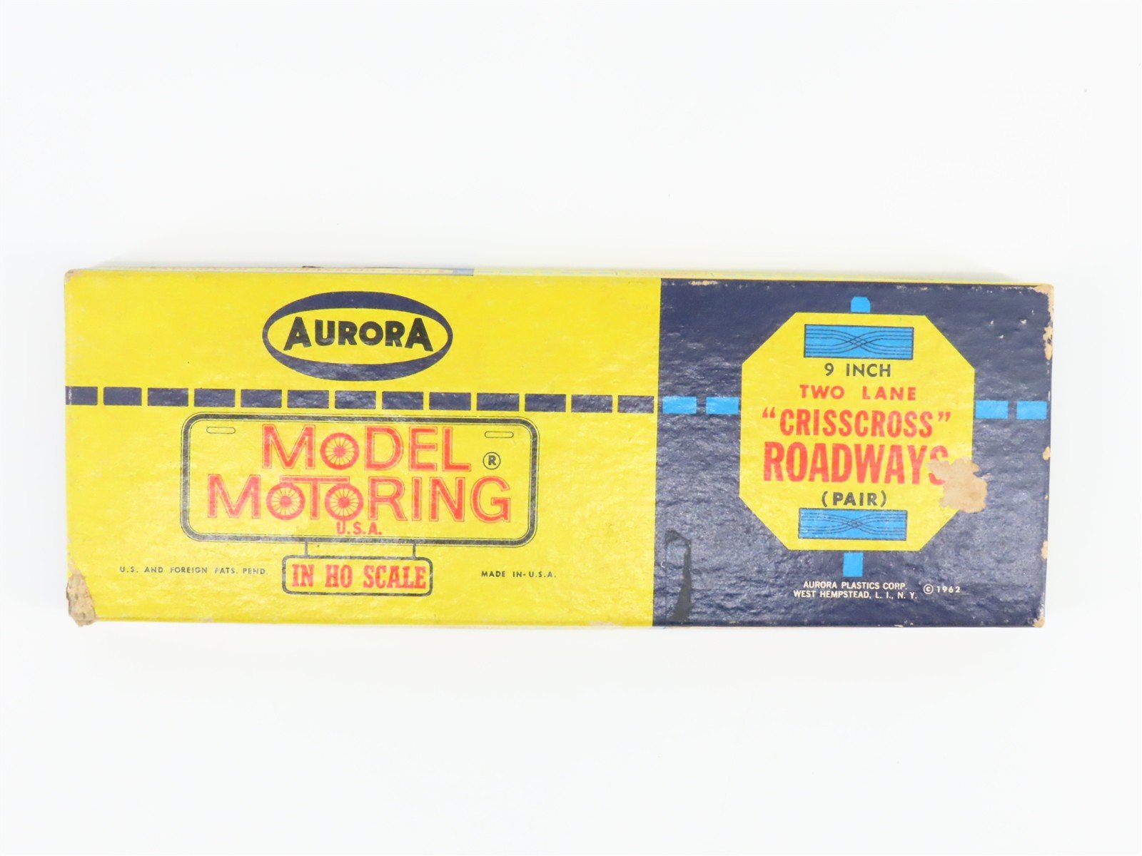 HO 1/87 Aurora Model Motoring No. 1524-198 Two Lane 9