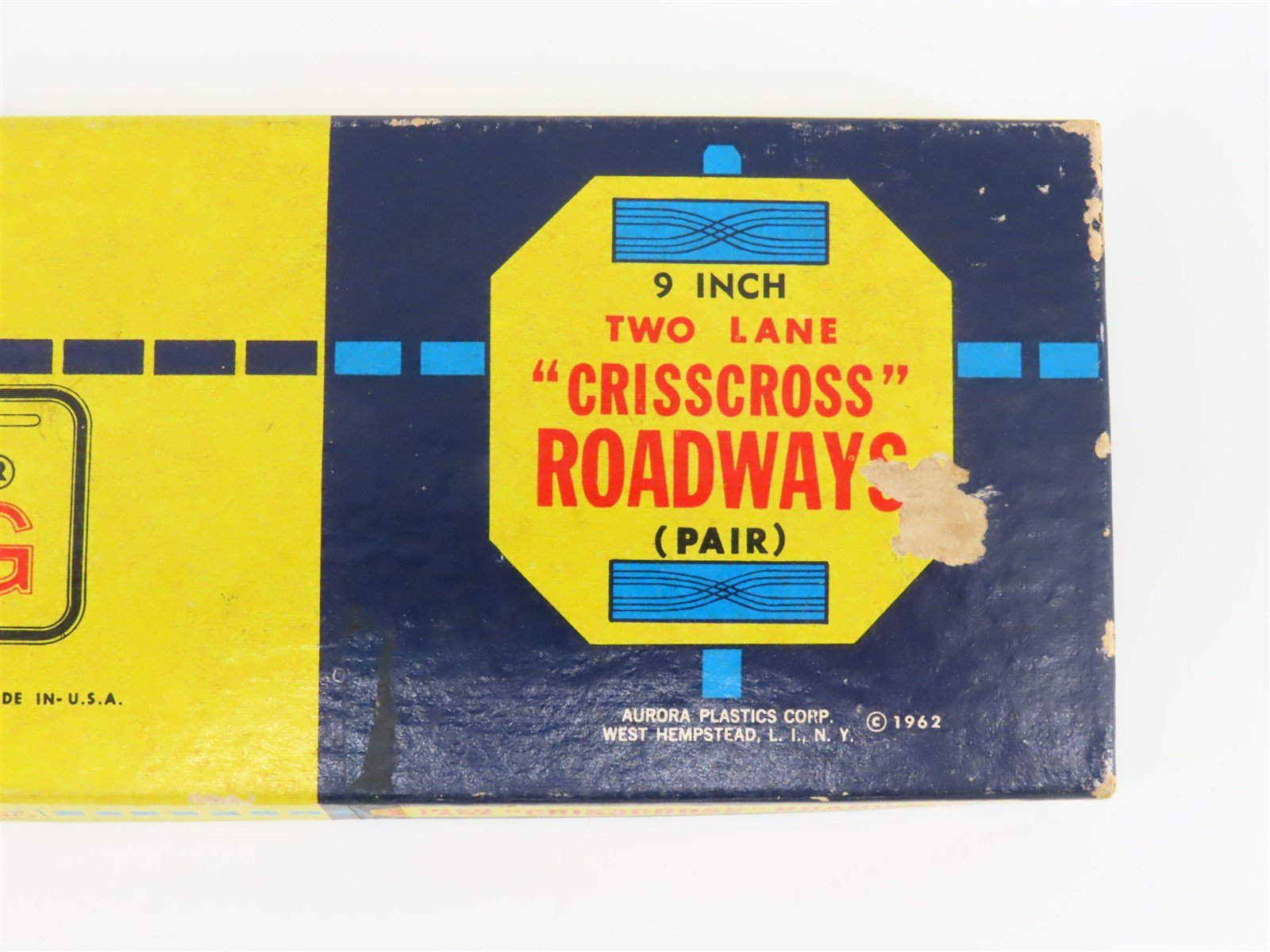 HO 1/87 Aurora Model Motoring No. 1524-198 Two Lane 9