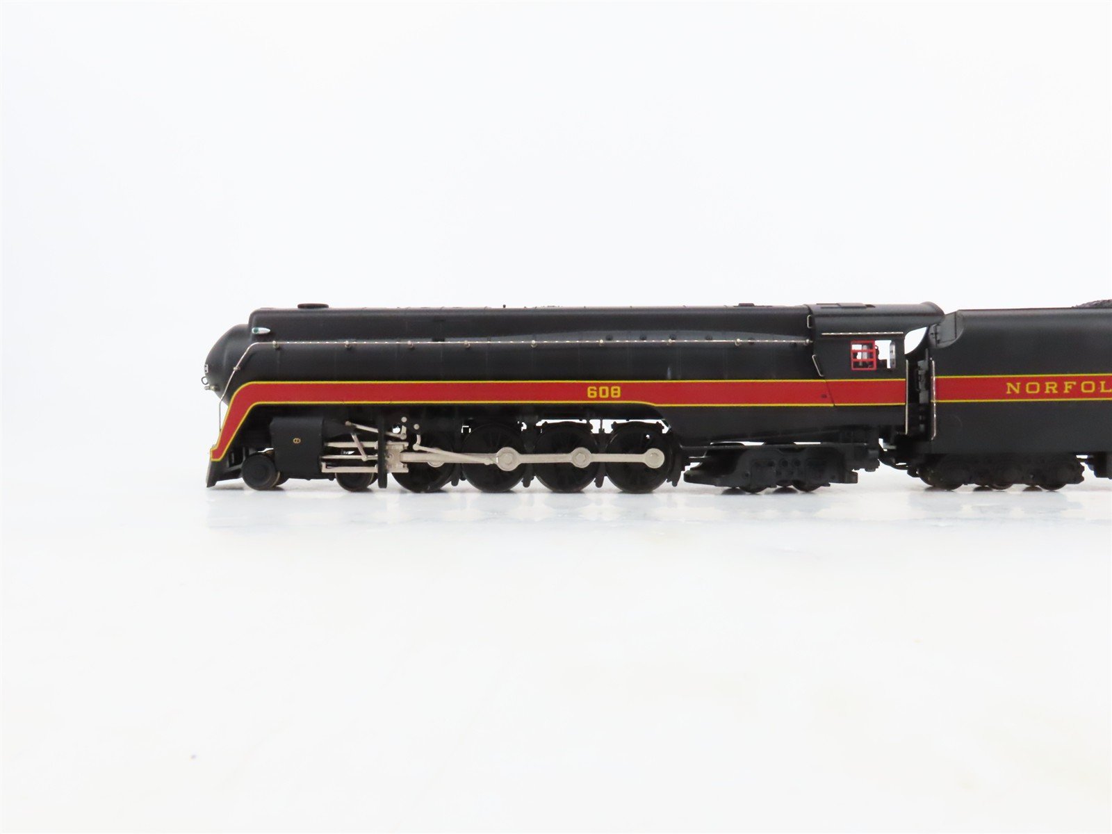 HO Scale Bachmann 82105 N&W Norfolk & Western 4-8-4 J Class Steam Loco #608