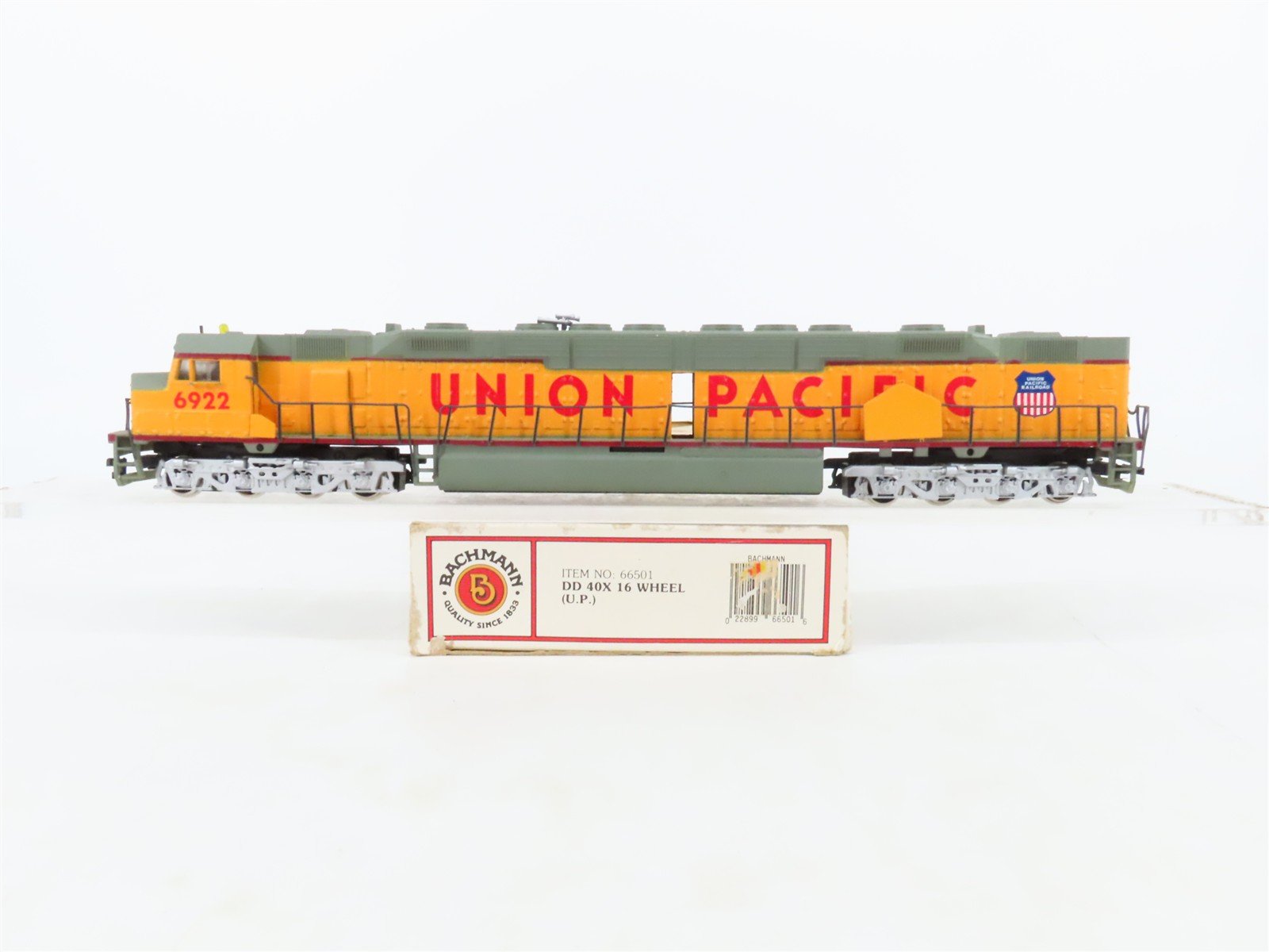 HO Scale Bachmann 66501 UP Union Pacific DD40X Diesel Locomotive #6922