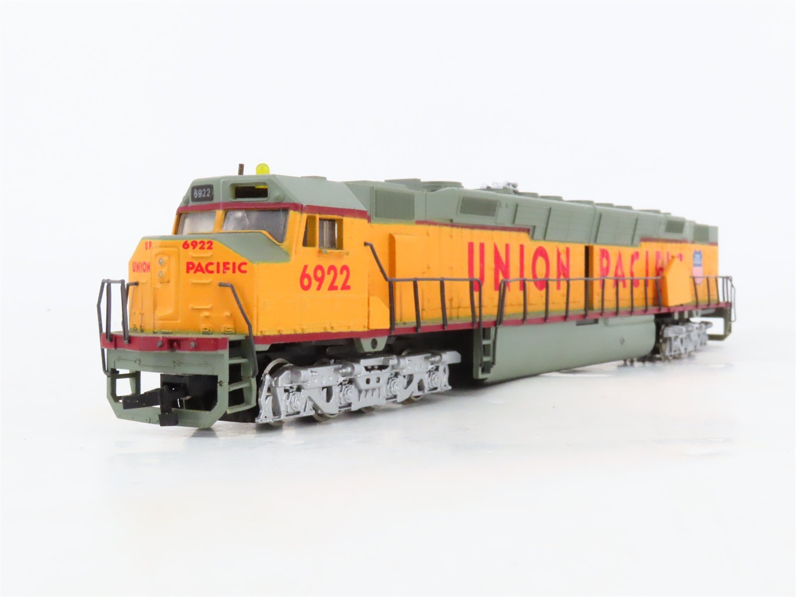 HO Scale Bachmann 66501 UP Union Pacific DD40X Diesel Locomotive #6922