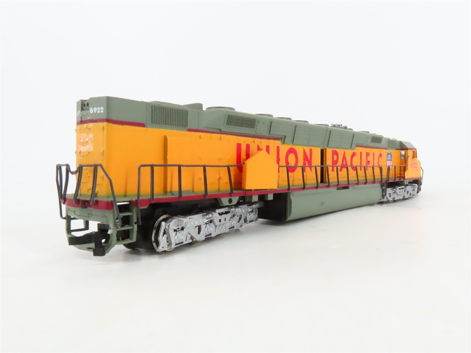 HO Scale Bachmann 66501 UP Union Pacific DD40X Diesel Locomotive #6922