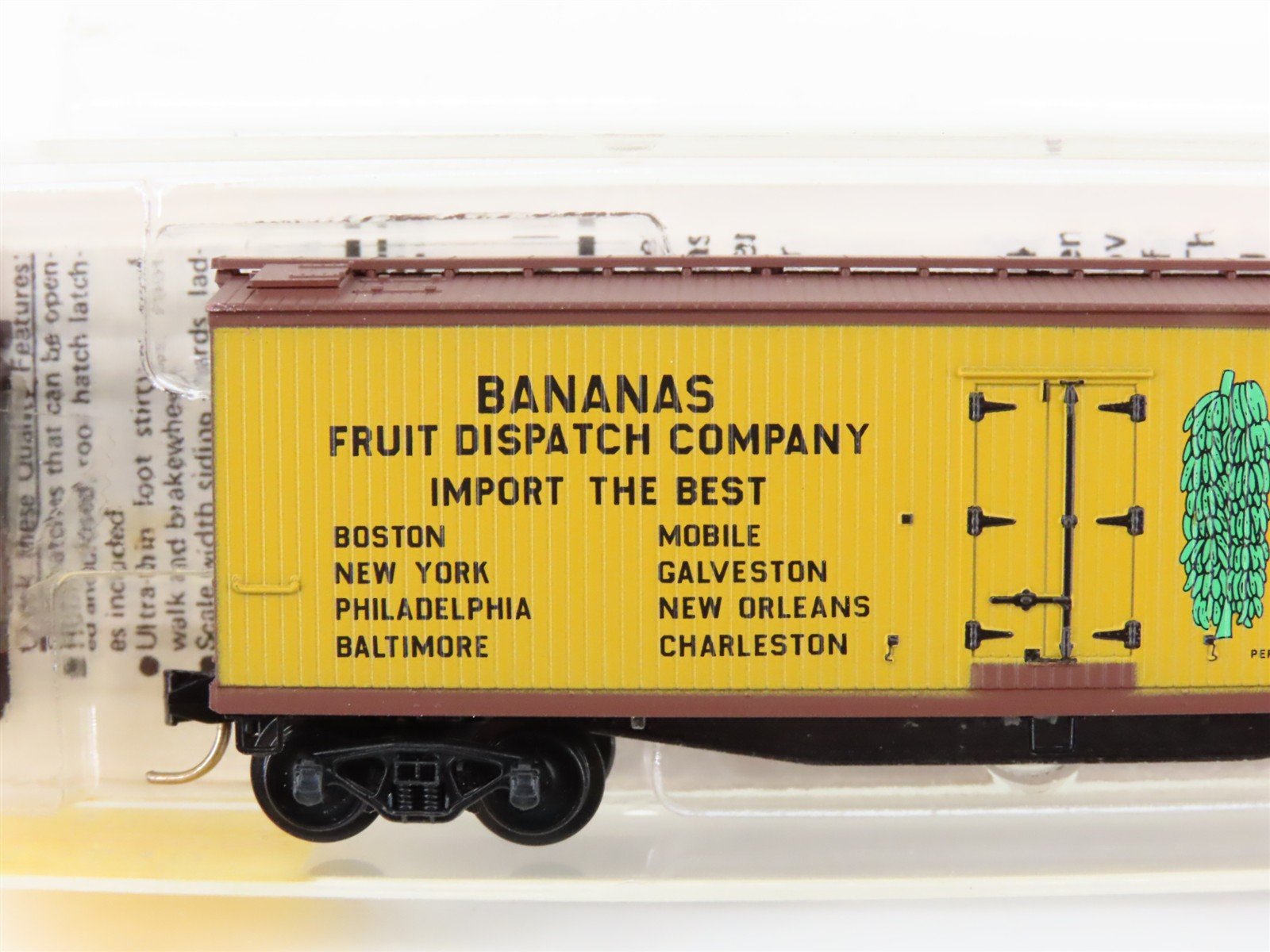 N Micro-Trains MTL 49390 URTC Bananas Fruit Dispatch 40' Wood Reefer #24013