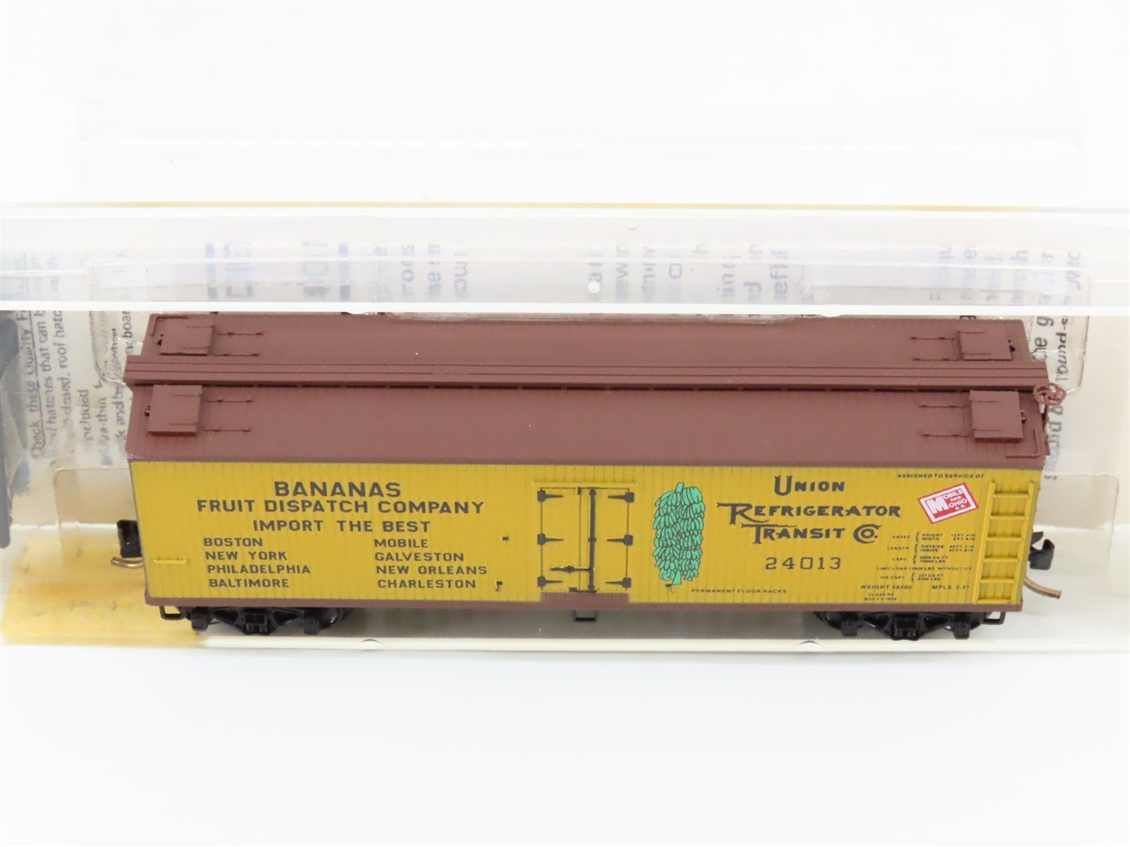 N Micro-Trains MTL 49390 URTC Bananas Fruit Dispatch 40' Wood Reefer #24013