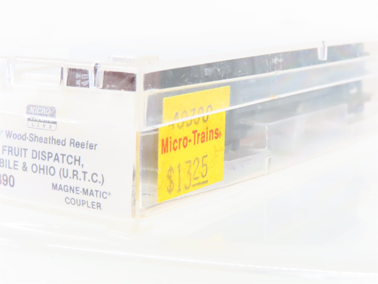 N Micro-Trains MTL 49390 URTC Bananas Fruit Dispatch 40' Wood Reefer #24013