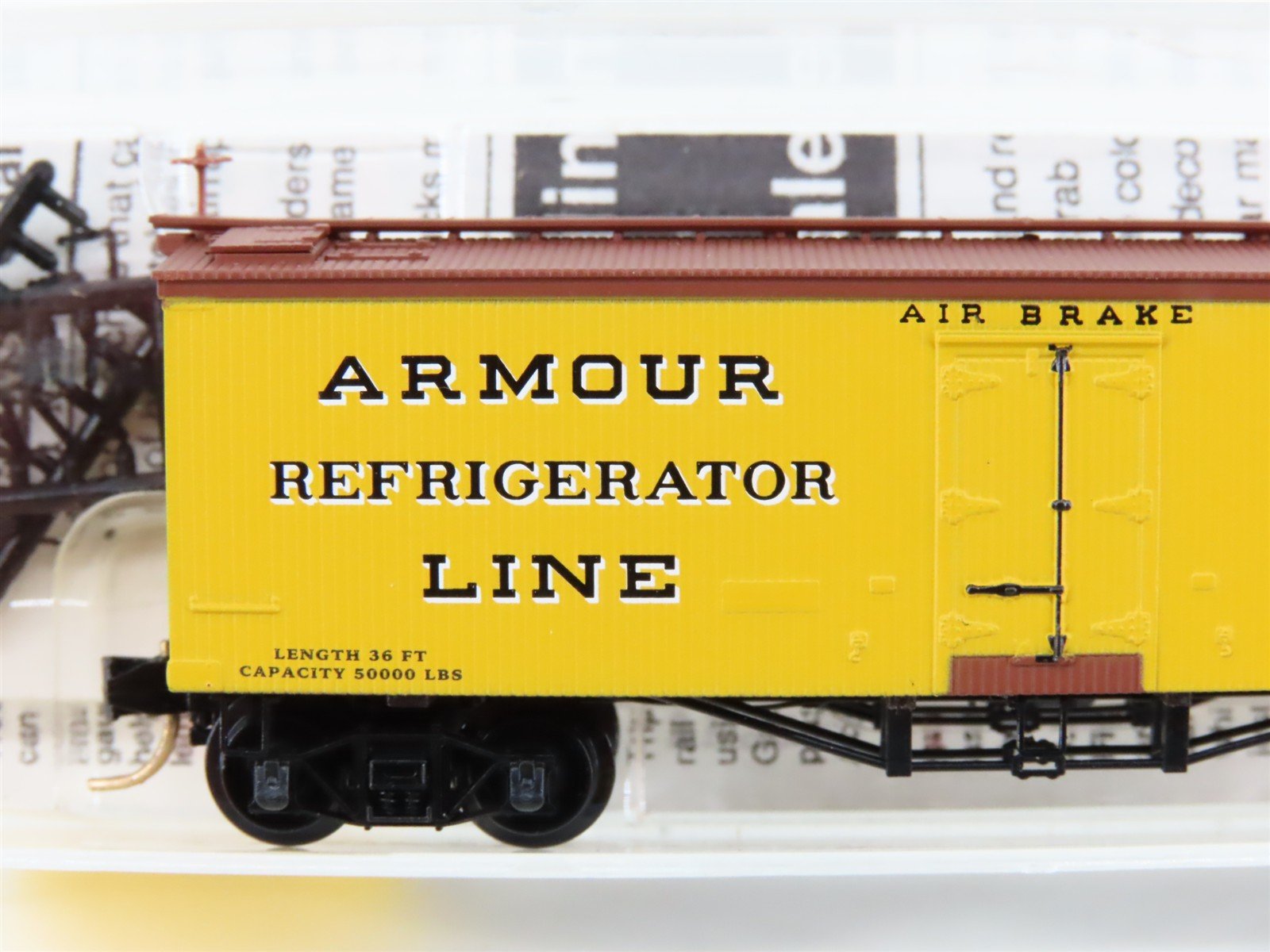 N Scale Micro-Trains MTL 49390 Armour Refrigerator Line 40' Wood Reefer #7306