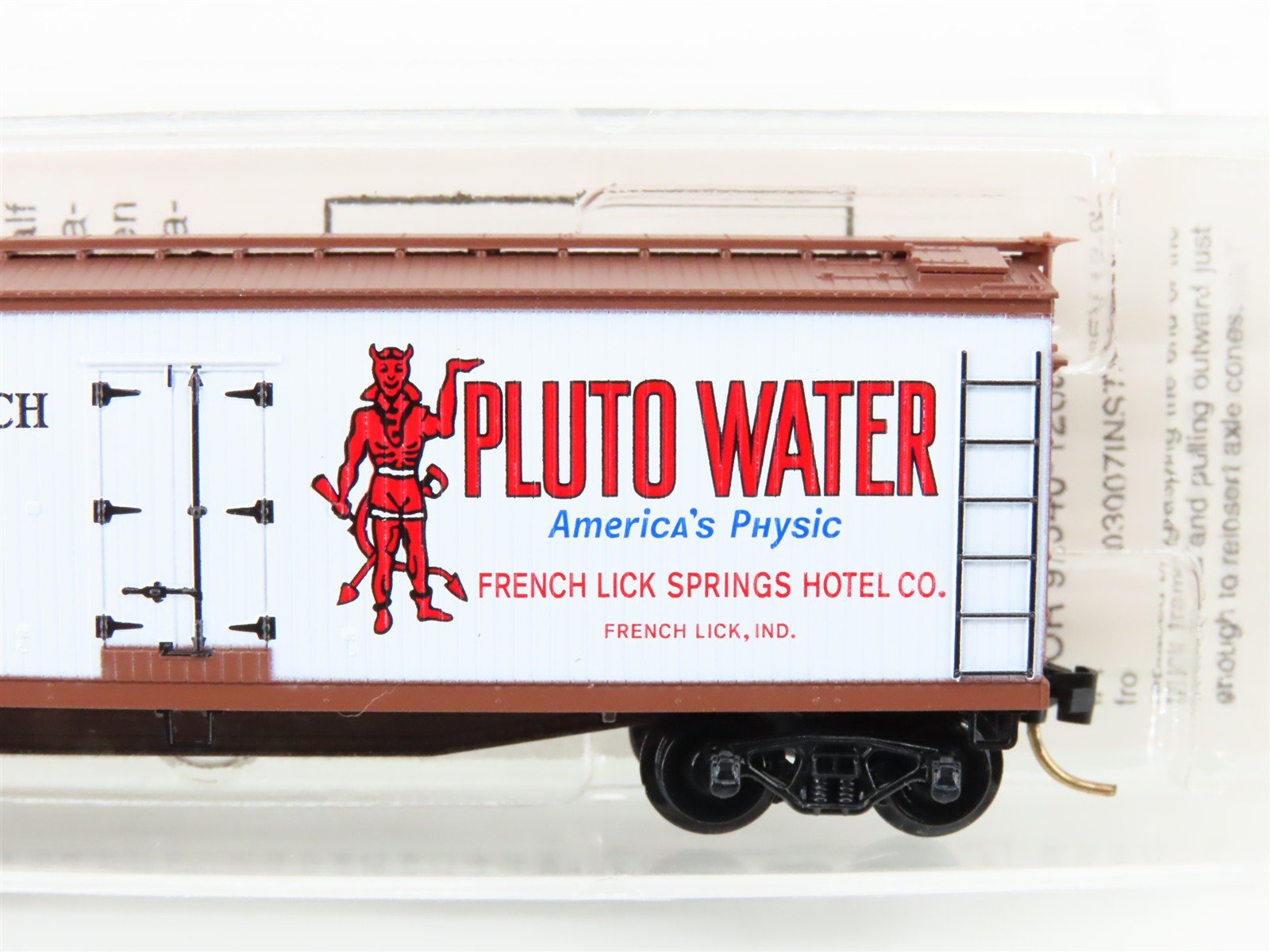 N Scale Micro-Trains MTL 49490 NADX Pluto Water 40' Wood Reefer #2688