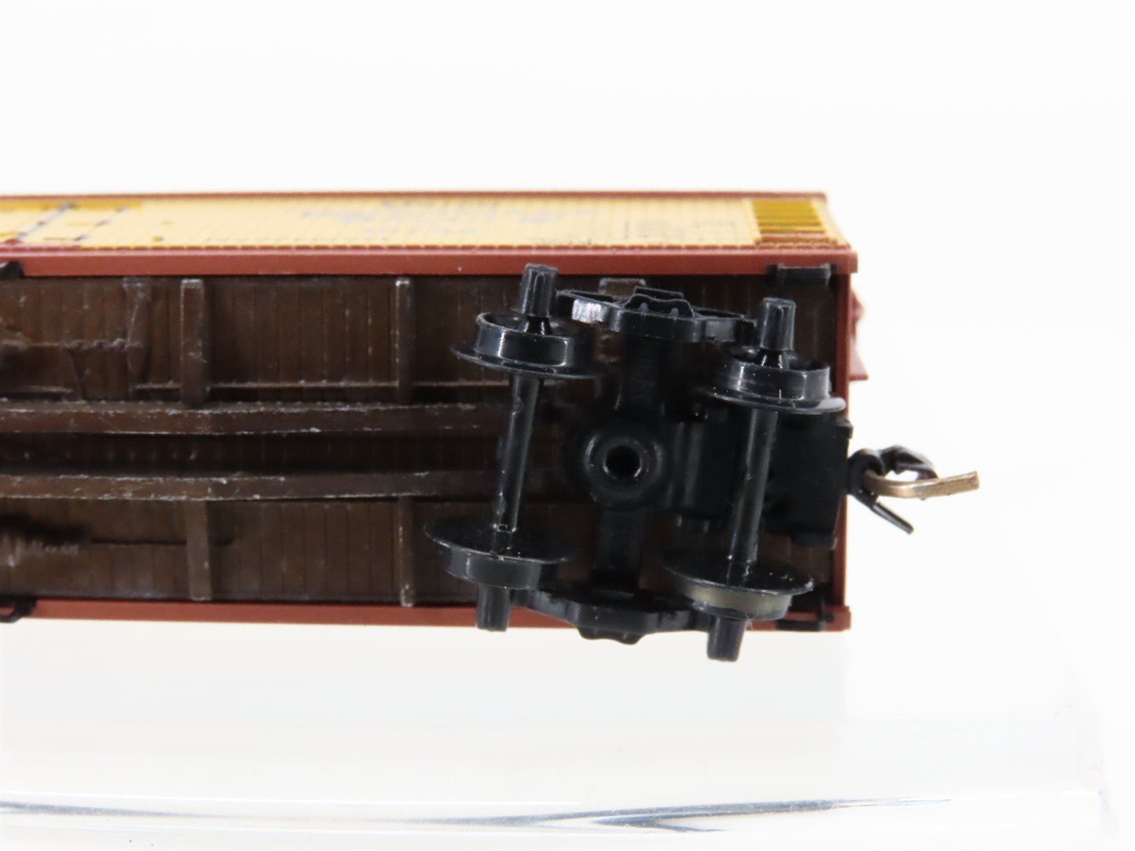 N Scale Micro-Trains MTL 49380 URTC West & Winks 40' Wood Reefer #10700