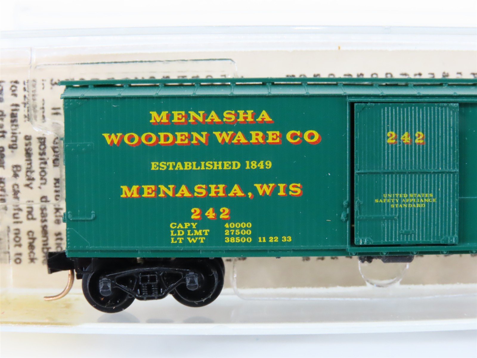 N Scale Micro-Trains MTL 42040 Menasha Woodenware 40' Wood Boxcar #242