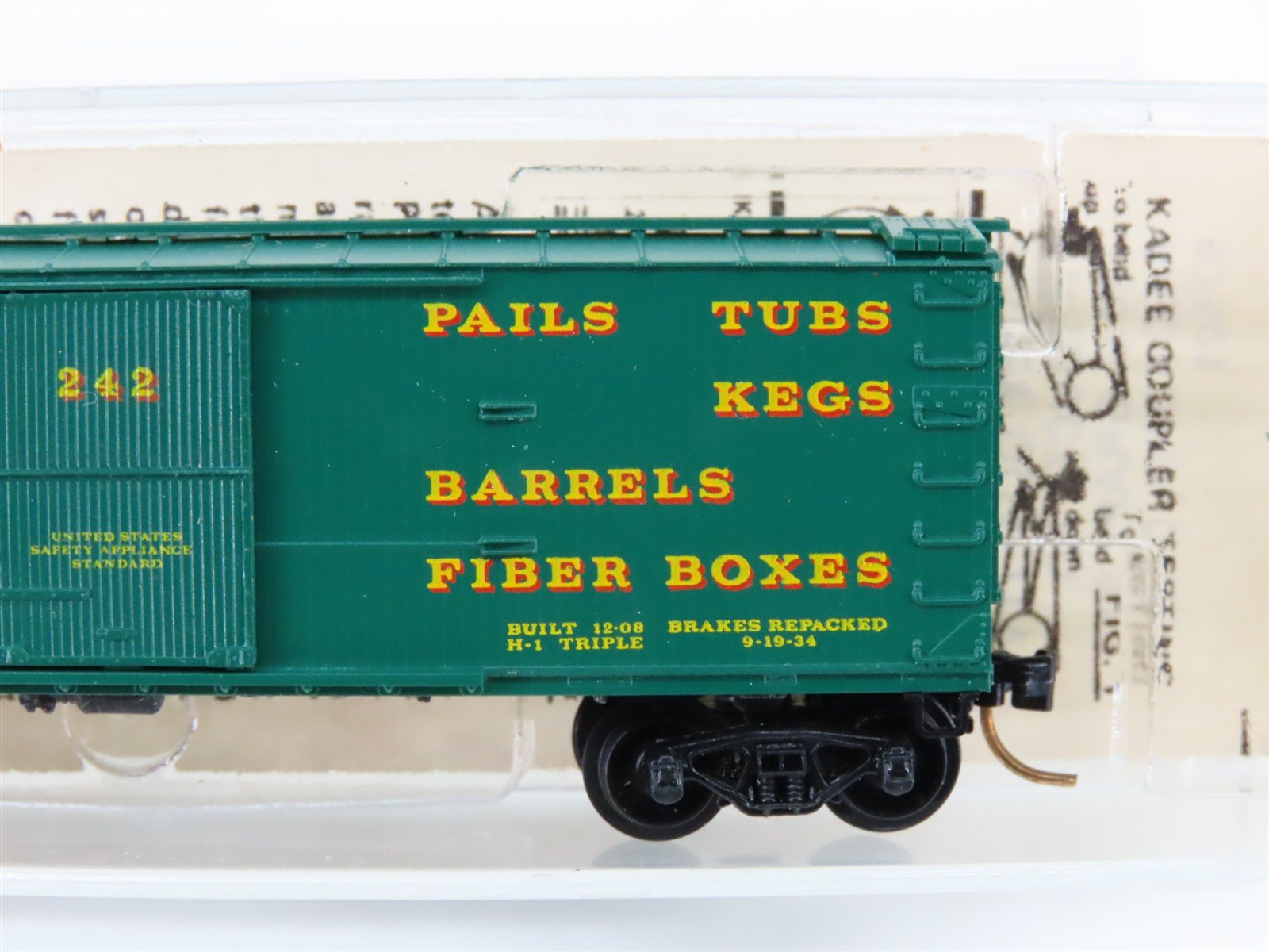 N Scale Micro-Trains MTL 42040 Menasha Woodenware 40' Wood Boxcar #242