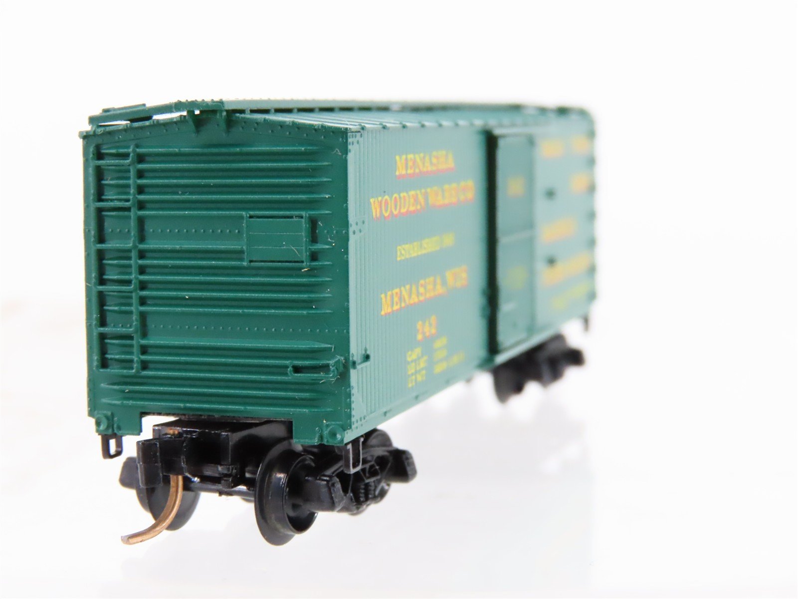 N Scale Micro-Trains MTL 42040 Menasha Woodenware 40' Wood Boxcar #242