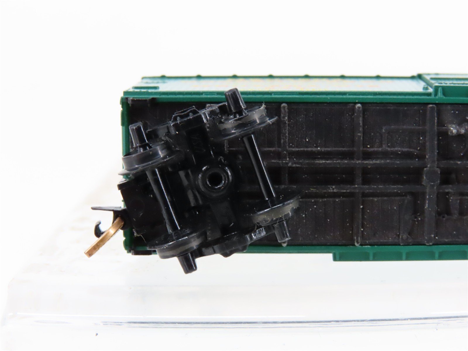 N Scale Micro-Trains MTL 42040 Menasha Woodenware 40' Wood Boxcar #242