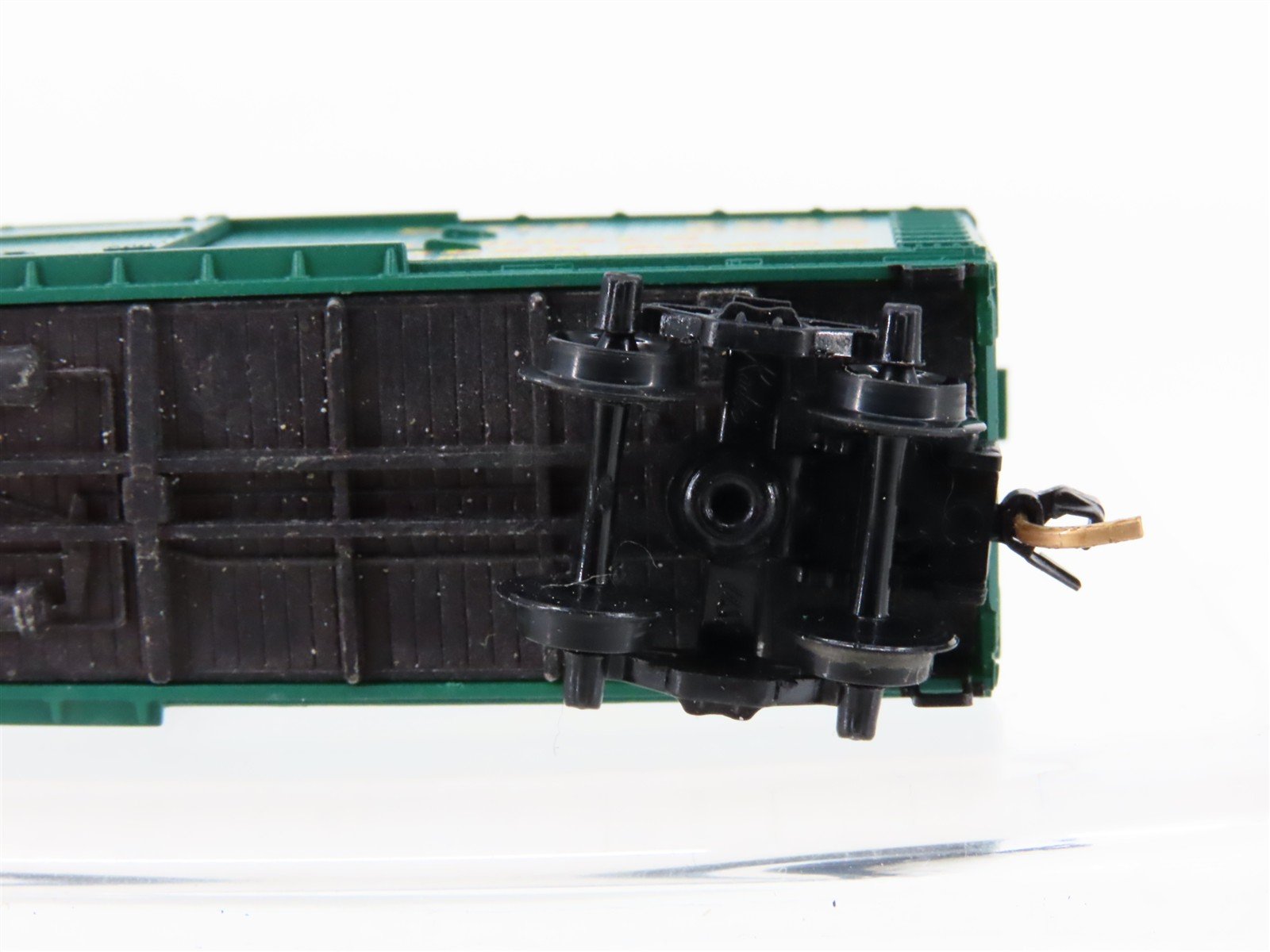 N Scale Micro-Trains MTL 42040 Menasha Woodenware 40' Wood Boxcar #242