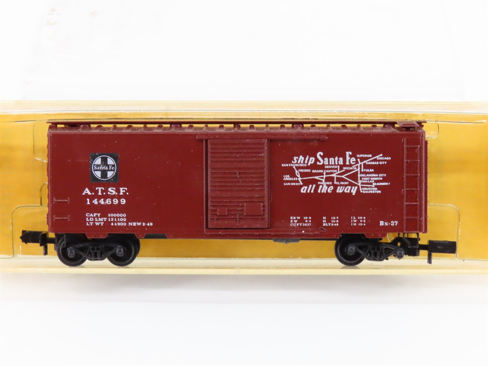 N Scale Micro-Trains/Kadee 20051 ATSF Santa Fe Chief 40' Boxcar #144699