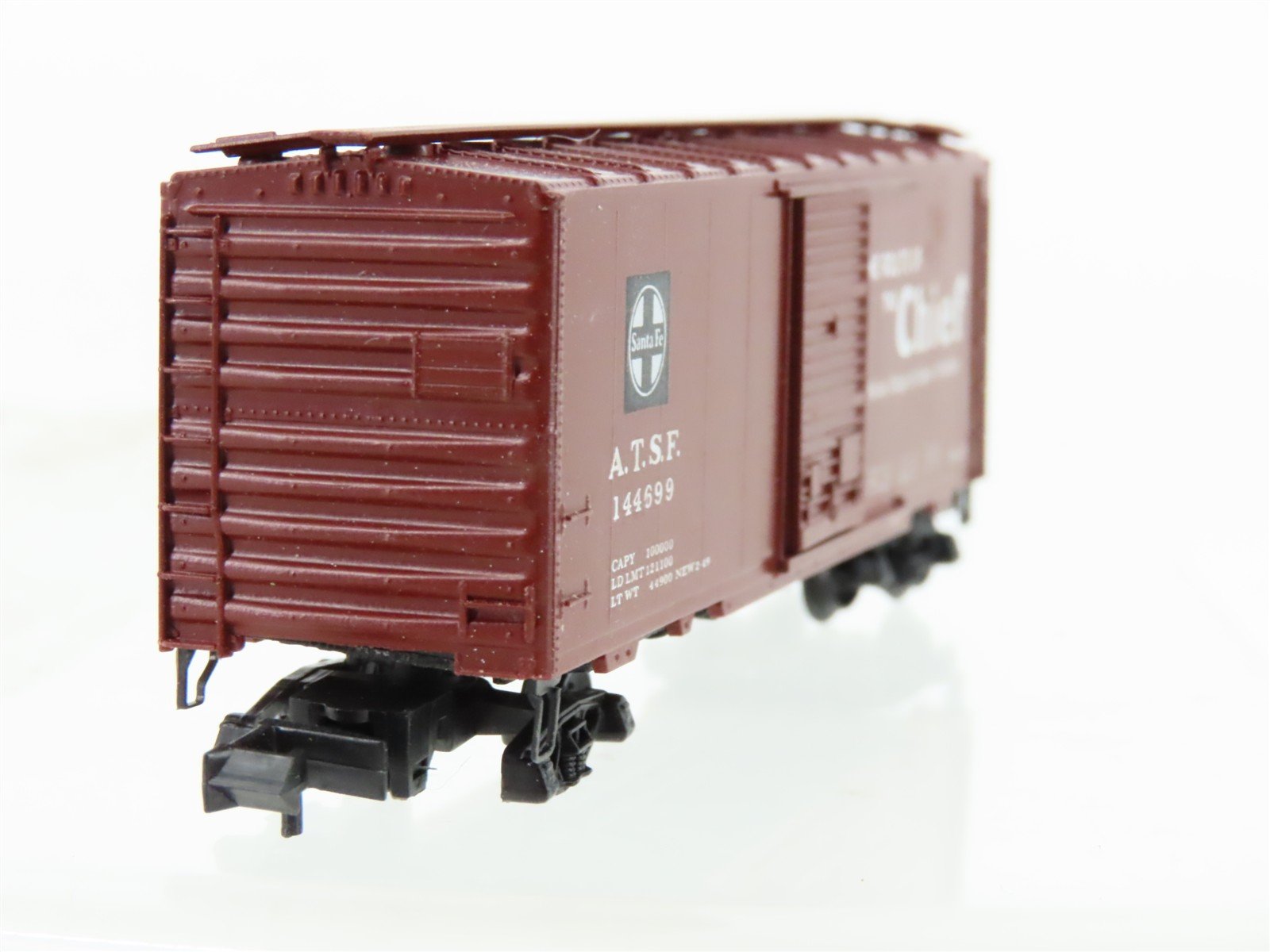 N Scale Micro-Trains/Kadee 20051 ATSF Santa Fe Chief 40' Boxcar #144699