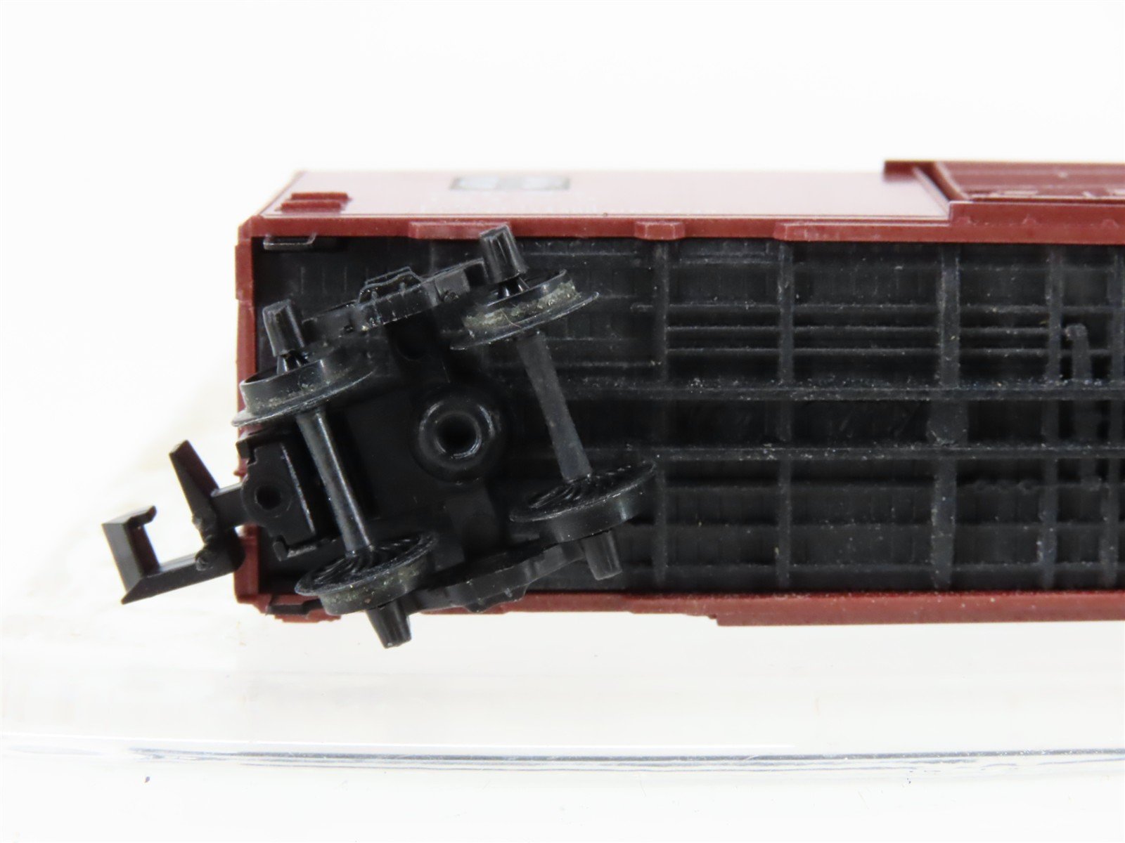 N Scale Micro-Trains/Kadee 20051 ATSF Santa Fe Chief 40' Boxcar #144699