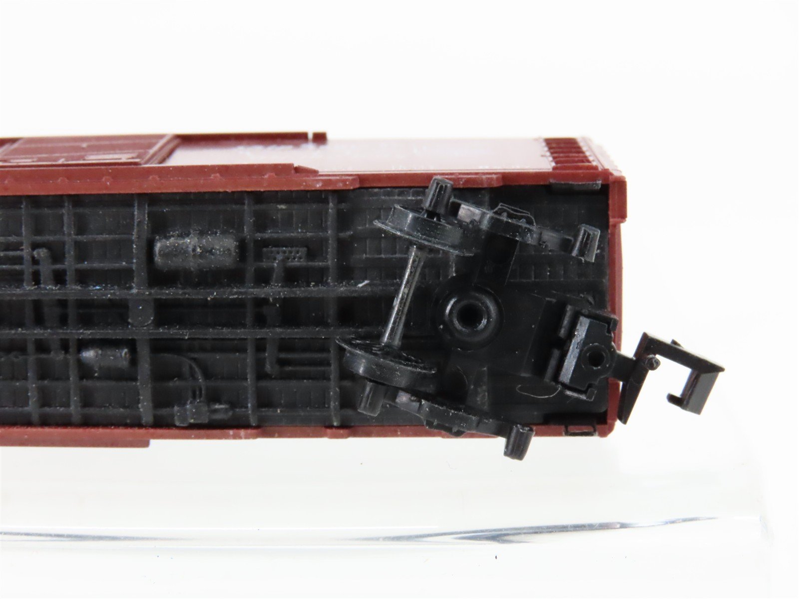 N Scale Micro-Trains/Kadee 20051 ATSF Santa Fe Chief 40' Boxcar #144699