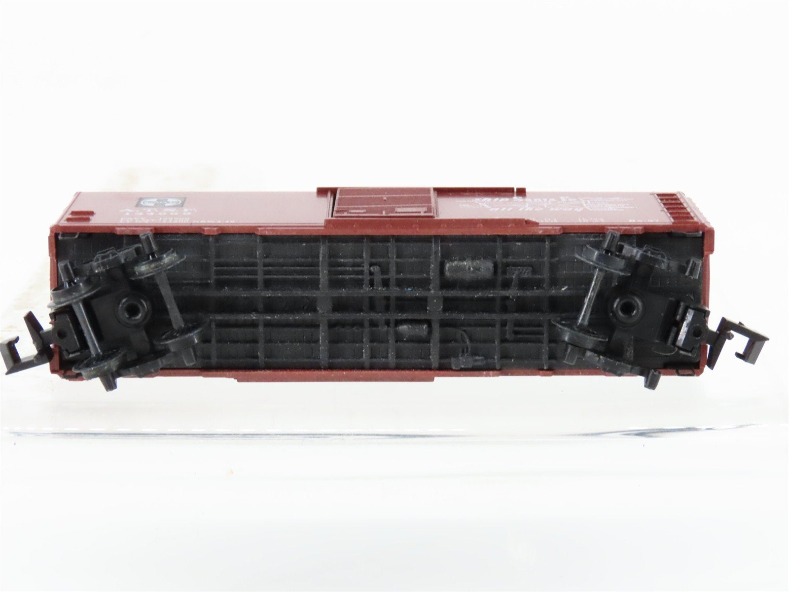N Scale Micro-Trains/Kadee 20051 ATSF Santa Fe Chief 40' Boxcar #144699