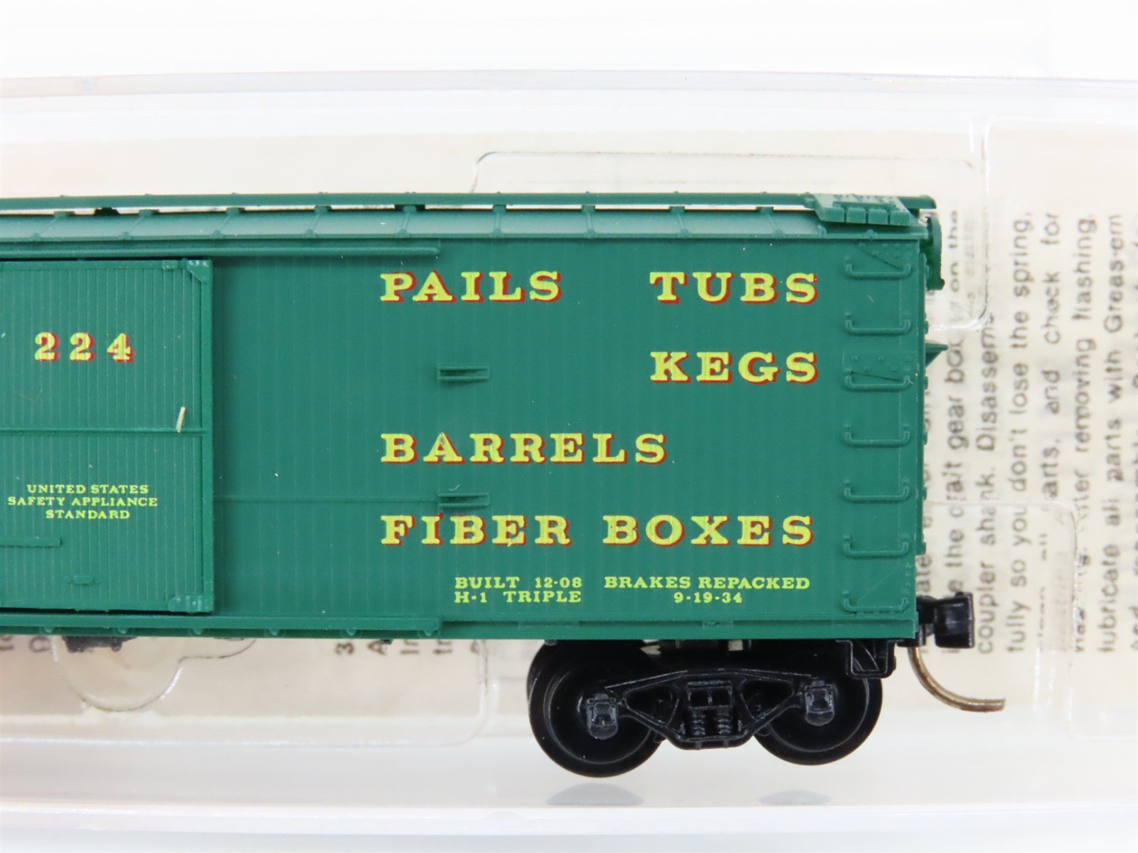 N Scale Micro-Trains MTL 42040 Menasha Woodenware 40' Wood Boxcar #242