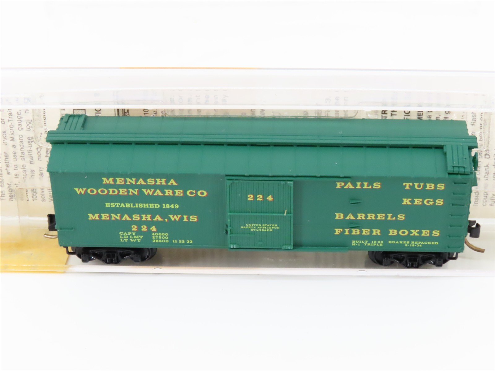N Scale Micro-Trains MTL 42040 Menasha Woodenware 40' Wood Boxcar #242