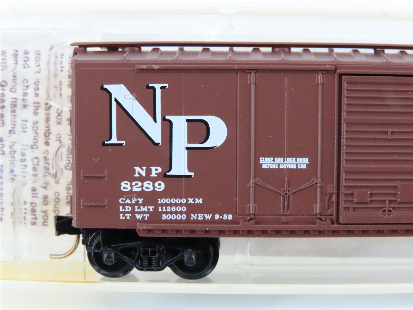 N Micro-Trains/Kadee 20980 NP Northern Pacific 40' Standard Boxcar #8289
