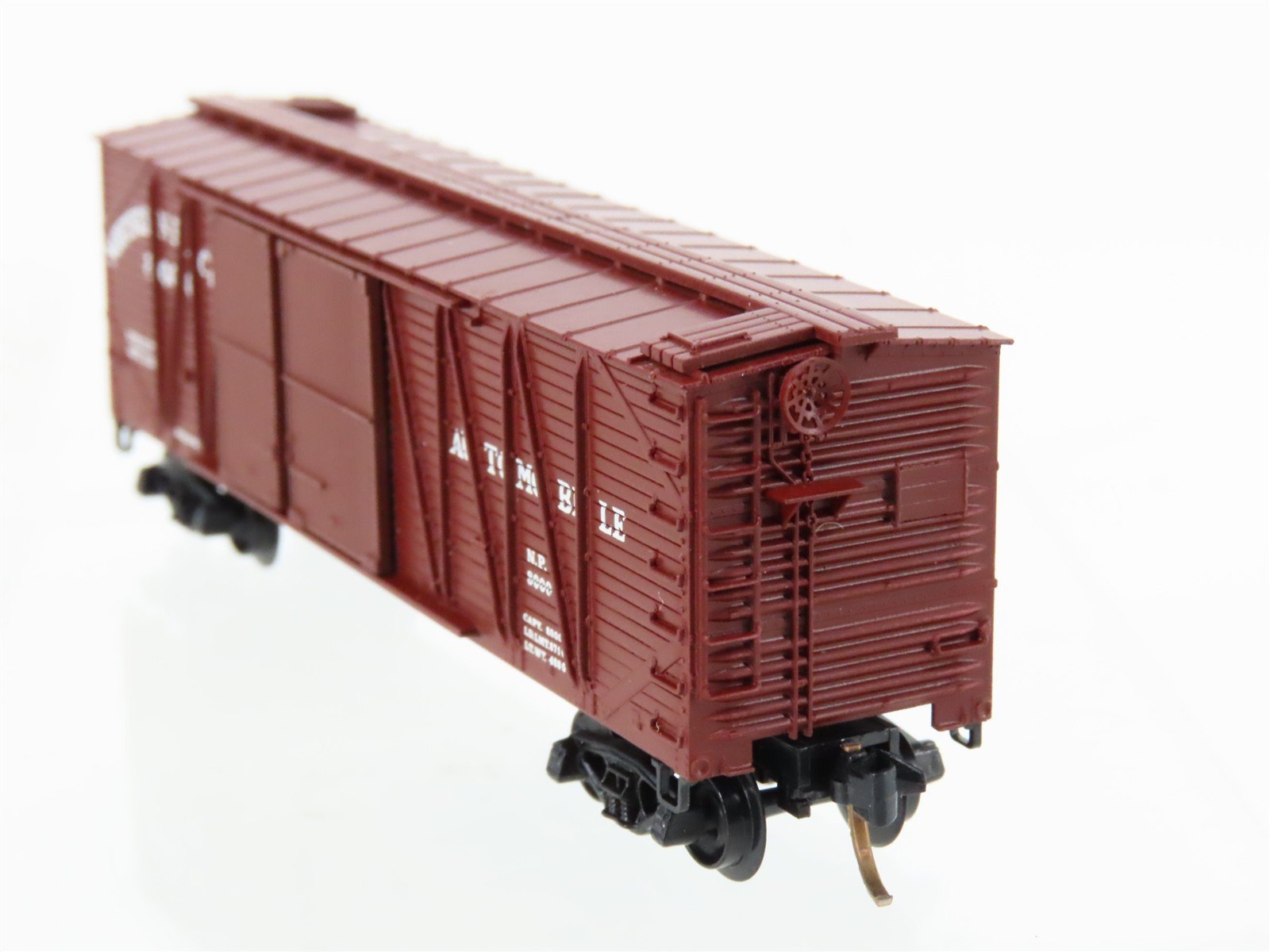 N Scale Micro-Trains/Kadee 29030 NP Northern Pacific 40' Wood Boxcar #8000