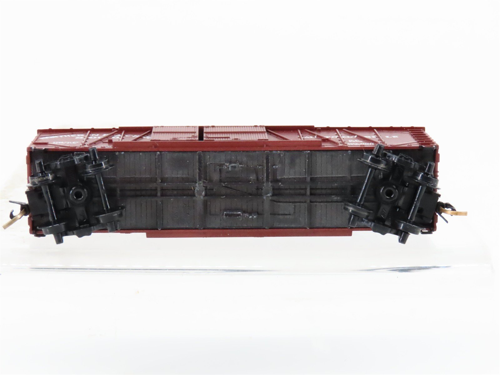 N Scale Micro-Trains/Kadee 29030 NP Northern Pacific 40' Wood Boxcar #8000