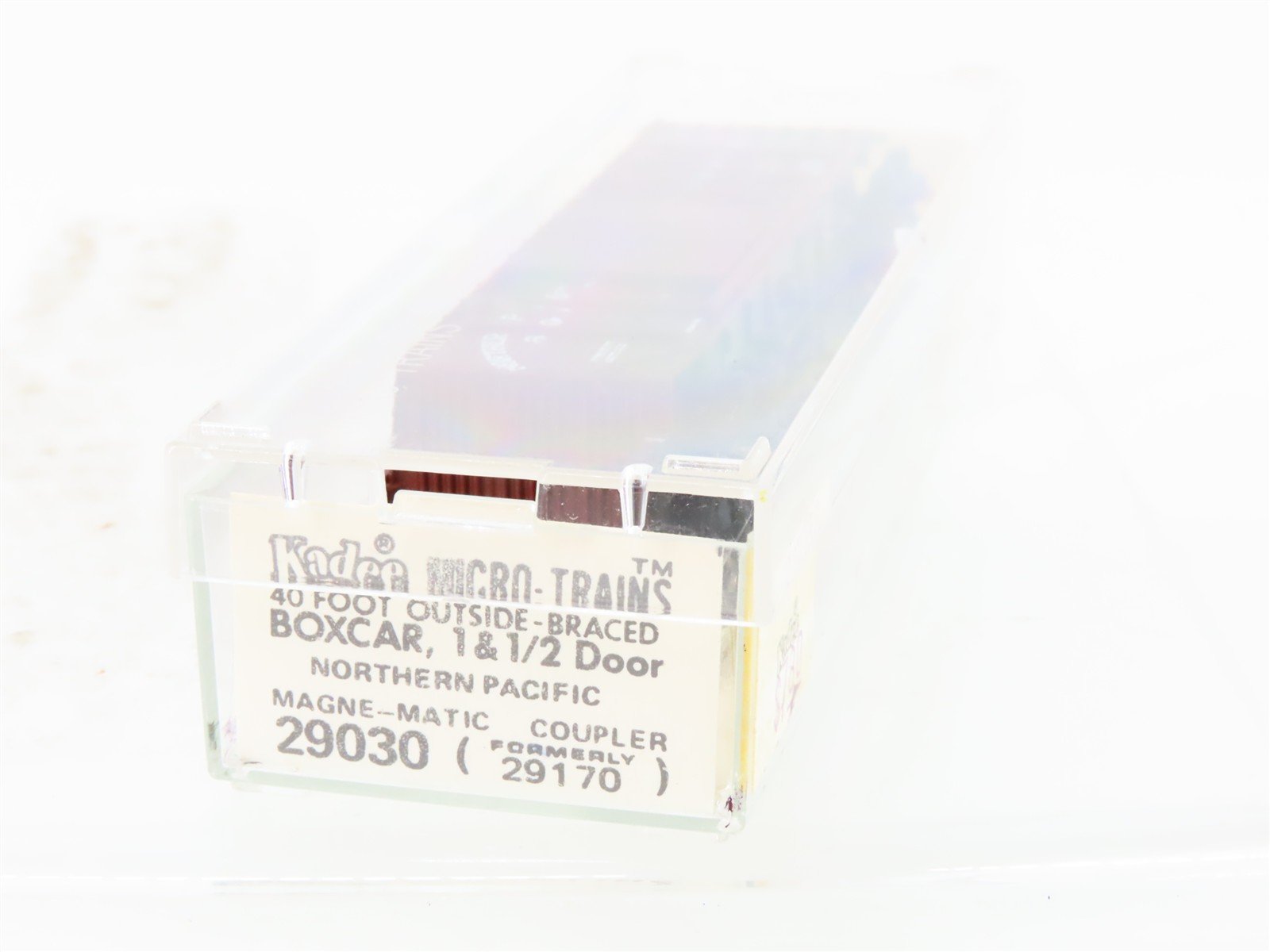 N Scale Micro-Trains/Kadee 29030 NP Northern Pacific 40' Wood Boxcar #8000