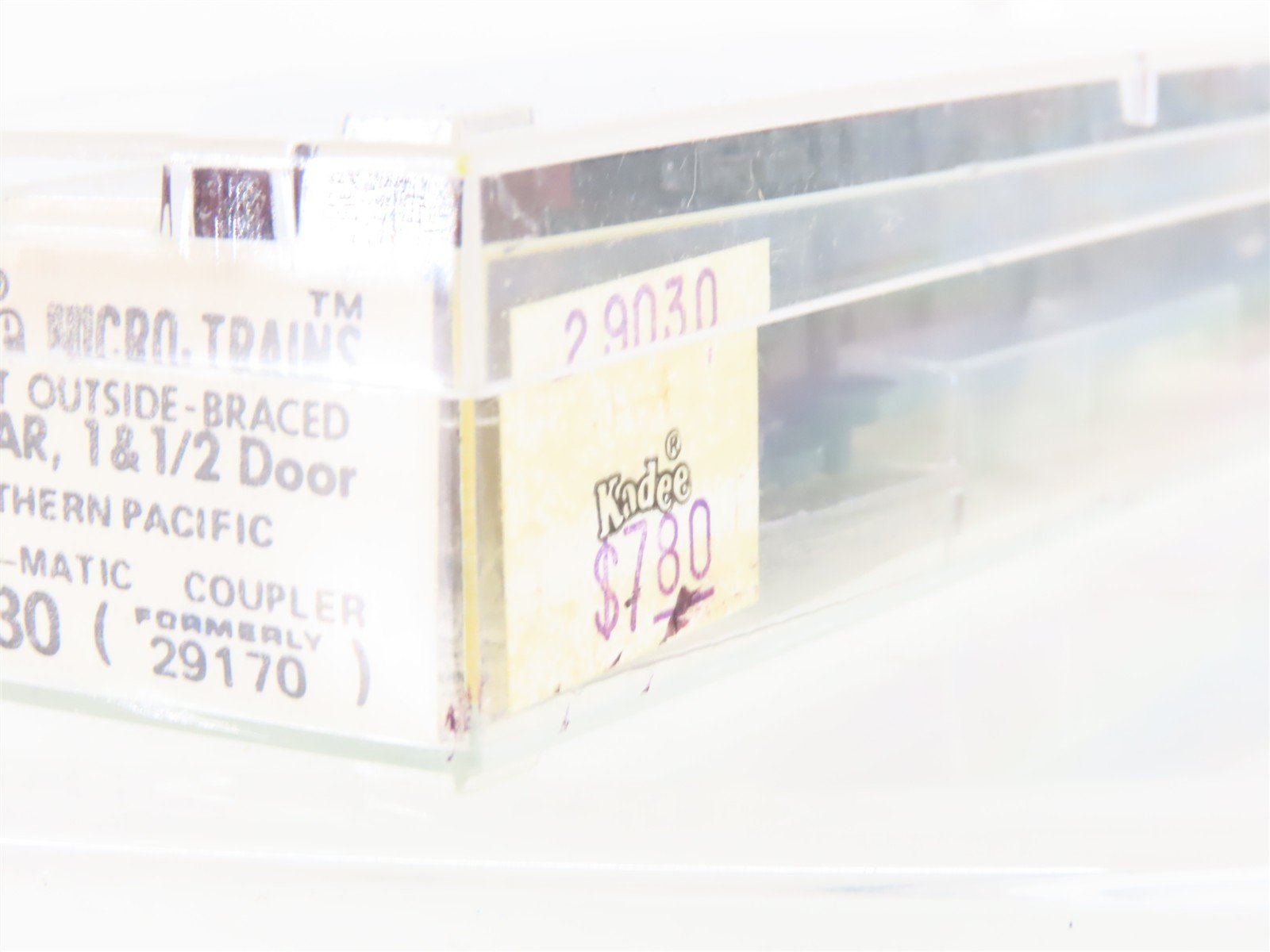 N Scale Micro-Trains/Kadee 29030 NP Northern Pacific 40' Wood Boxcar #8000