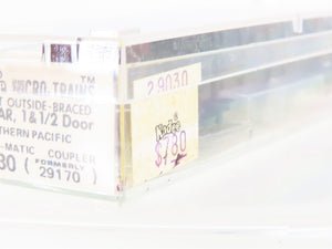 N Scale Micro-Trains/Kadee 29030 NP Northern Pacific 40' Wood Boxcar #8000