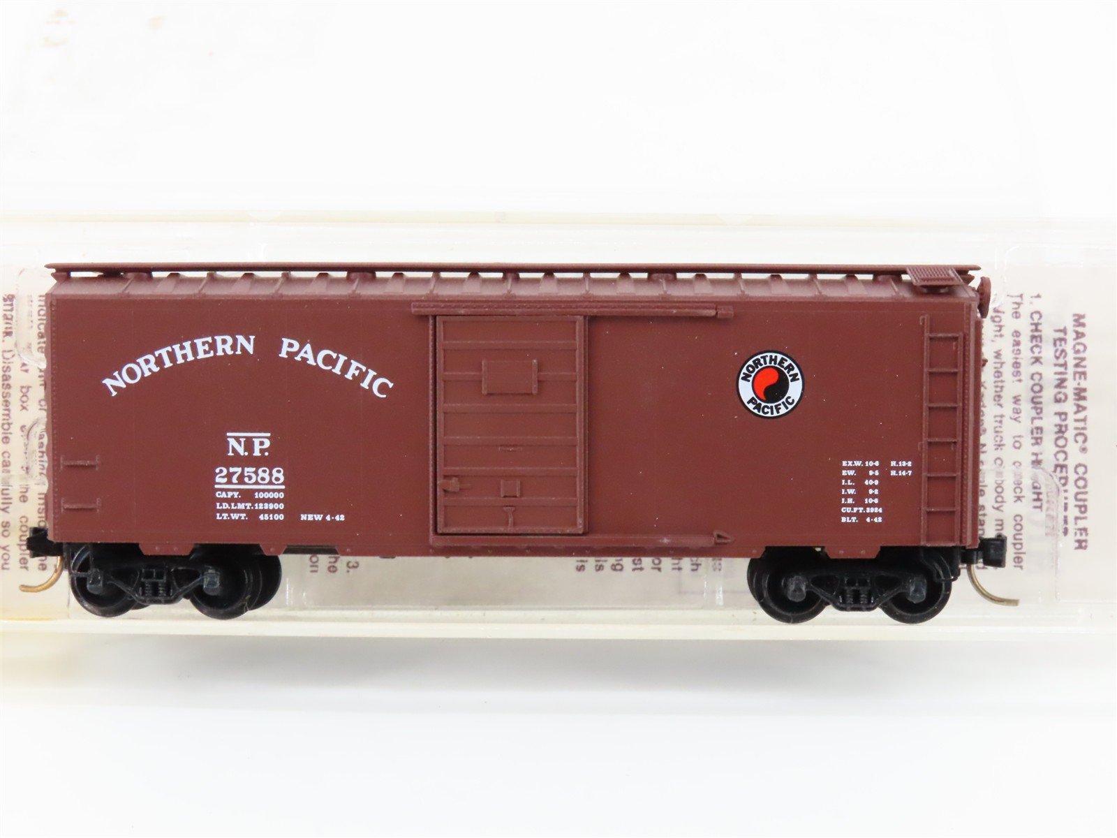 N Scale Micro-Trains/Kadee 20980 NP Northern Pacific 40' Boxcar #27588