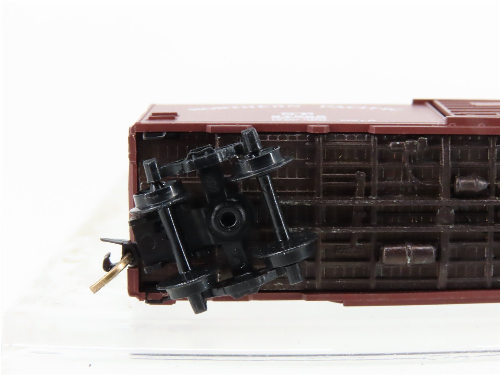 N Scale Micro-Trains/Kadee 20980 NP Northern Pacific 40' Boxcar #27588