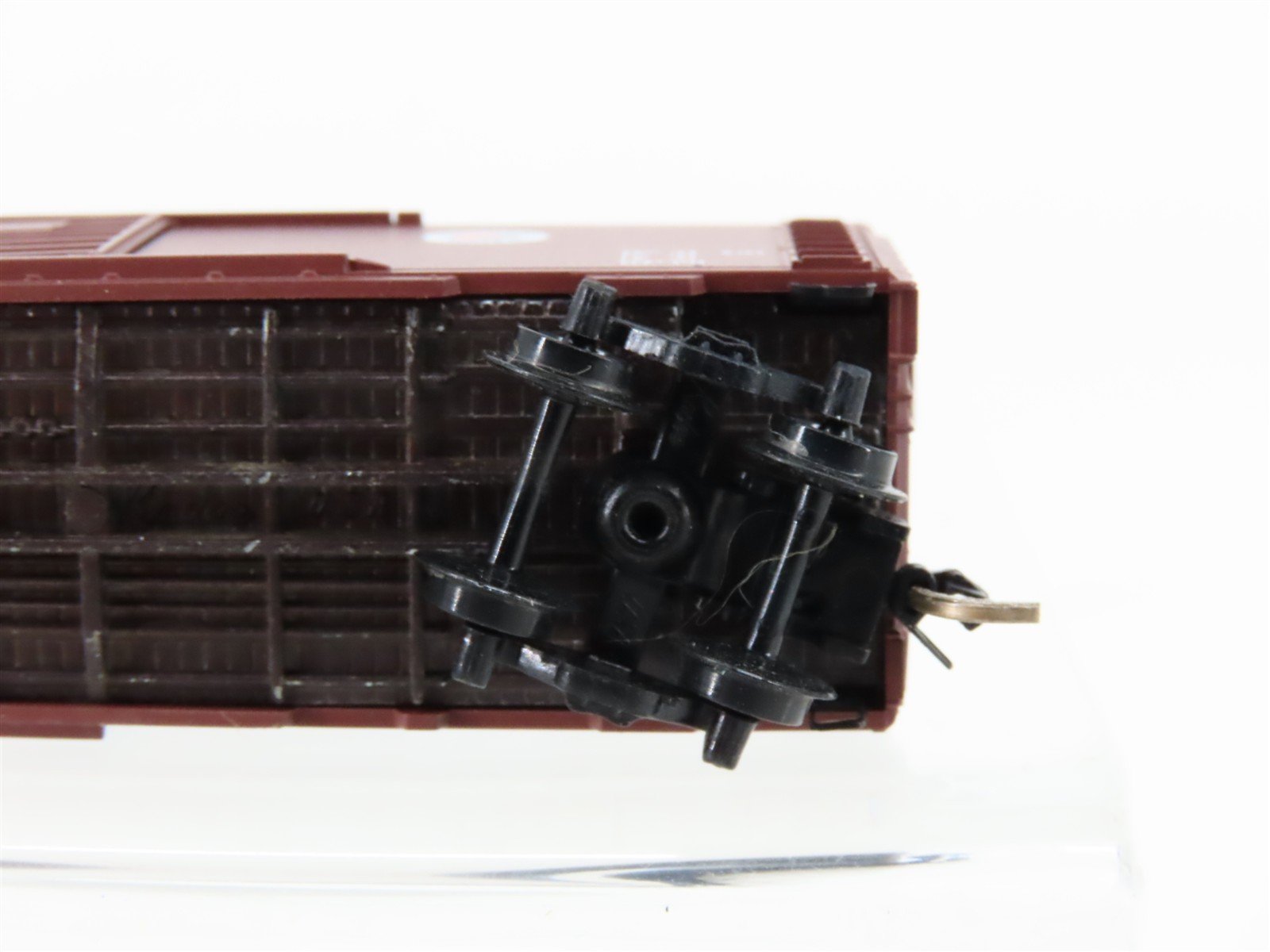 N Scale Micro-Trains/Kadee 20980 NP Northern Pacific 40' Boxcar #27588