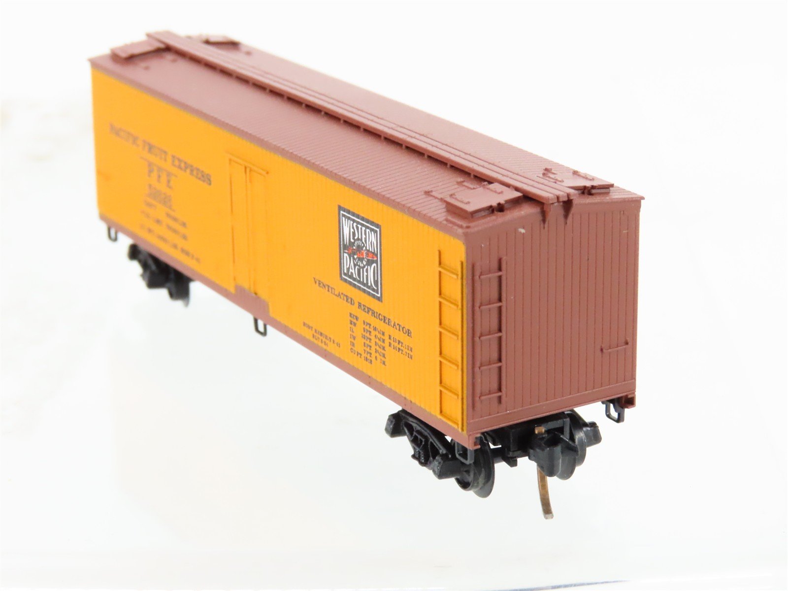 N Scale Micro-Trains/Kadee 47290 PFE Western Pacific 40' Boxcar #52626