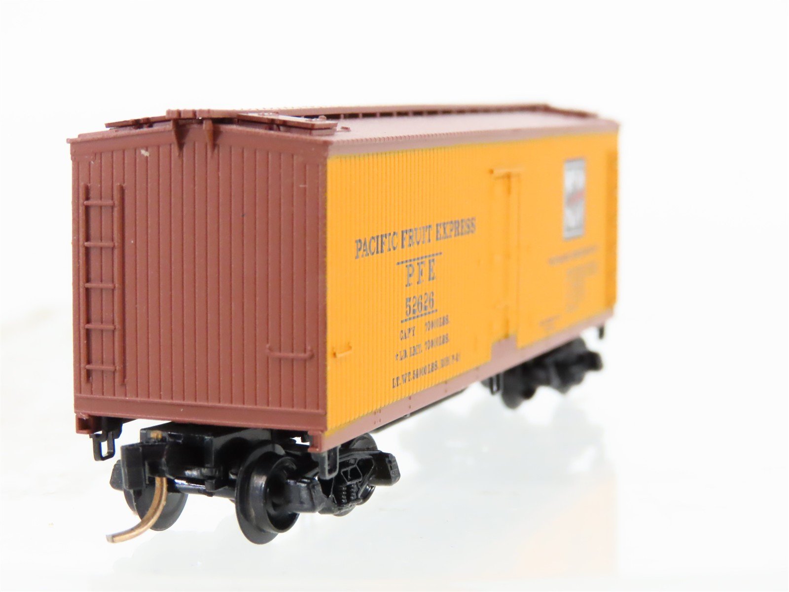 N Scale Micro-Trains/Kadee 47290 PFE Western Pacific 40' Boxcar #52626