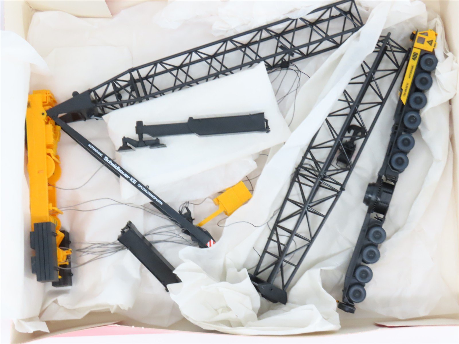HO Scale Kibri 10326 Truck Mounted Crane w/Lattice-Type Jib Kit
