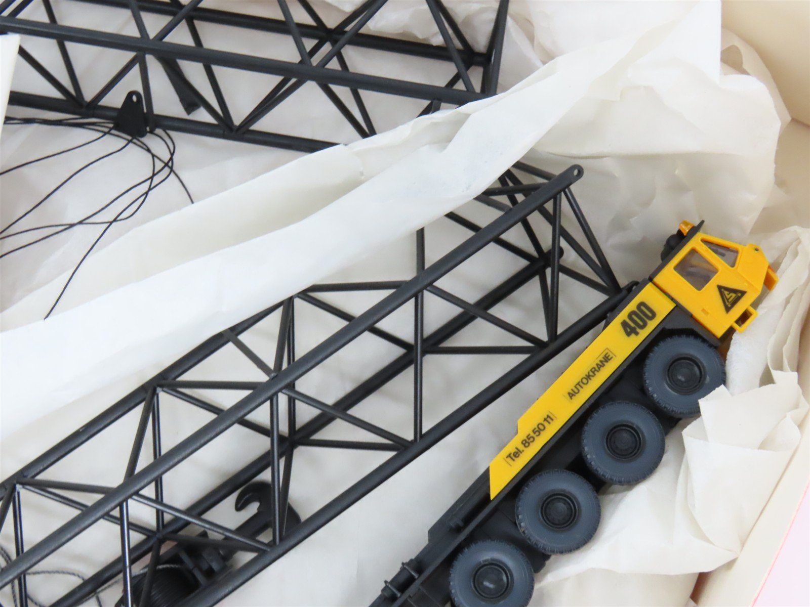 HO Scale Kibri 10326 Truck Mounted Crane w/Lattice-Type Jib Kit
