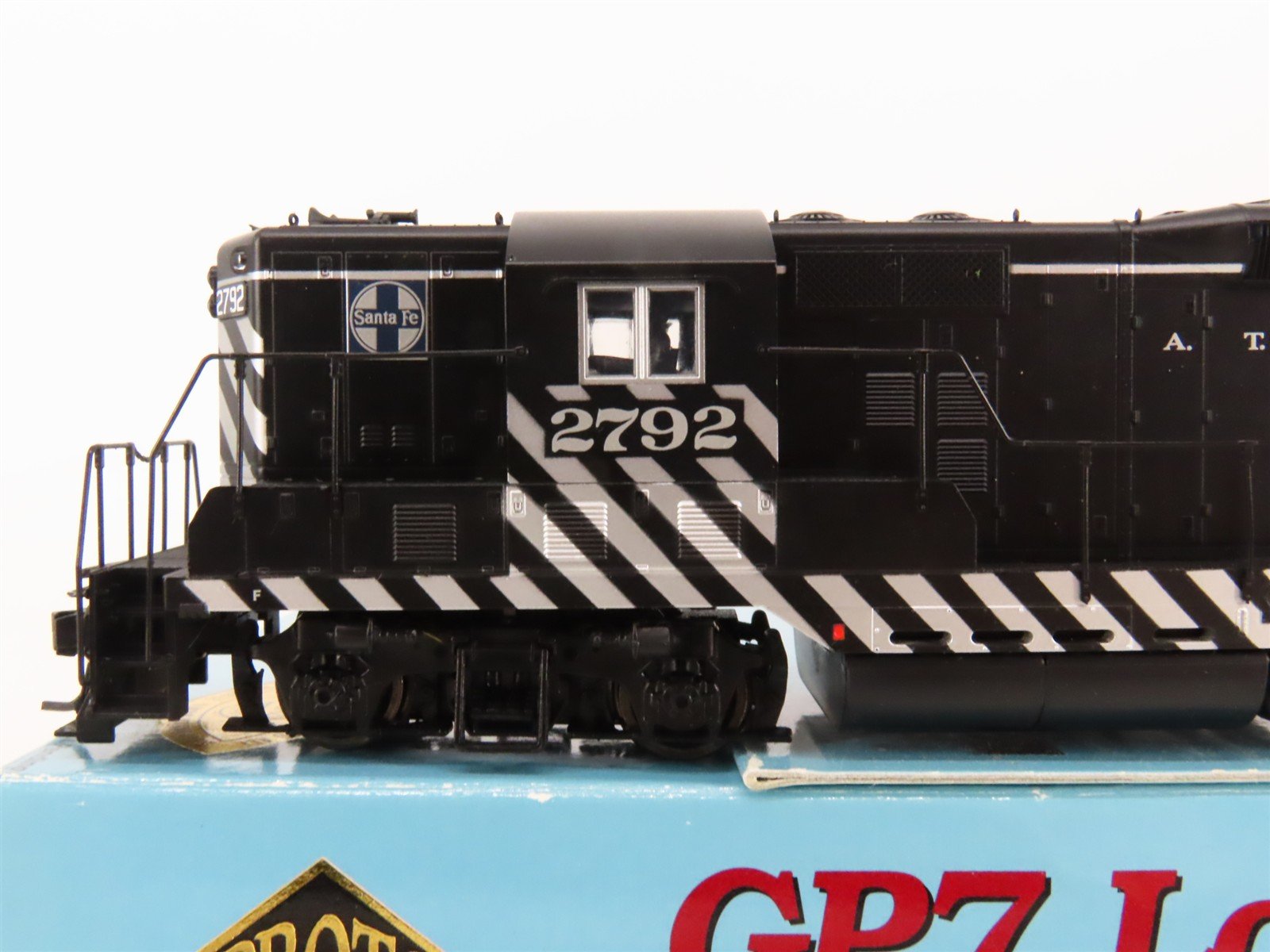 HO Scale PROTO 2000 23002 ATSF Santa Fe GP7 Phase II Diesel Locomotive #2792