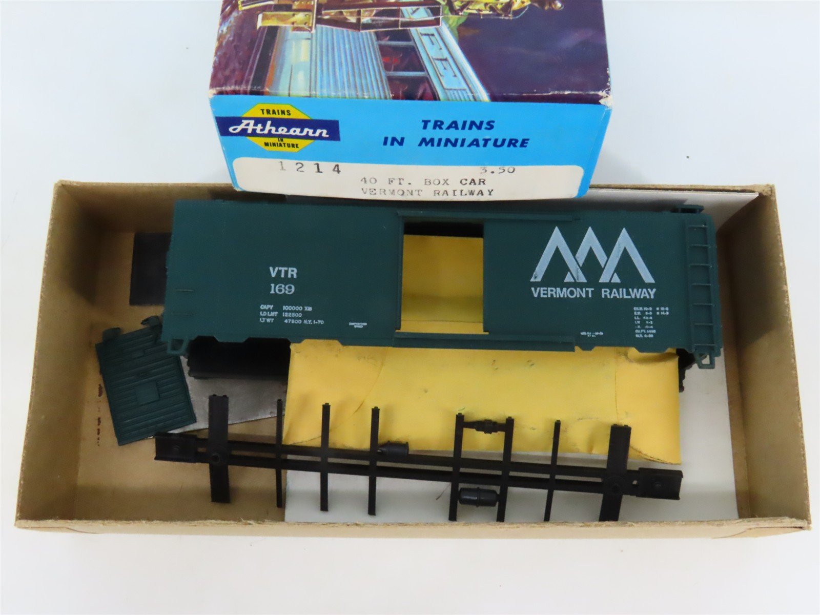 HO Scale Athearn Kit 1214 VTR Vermont Railway 40' Single Door Box Car #169