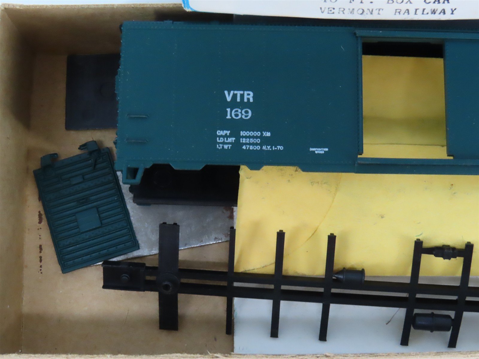 HO Scale Athearn Kit 1214 VTR Vermont Railway 40' Single Door Box Car #169
