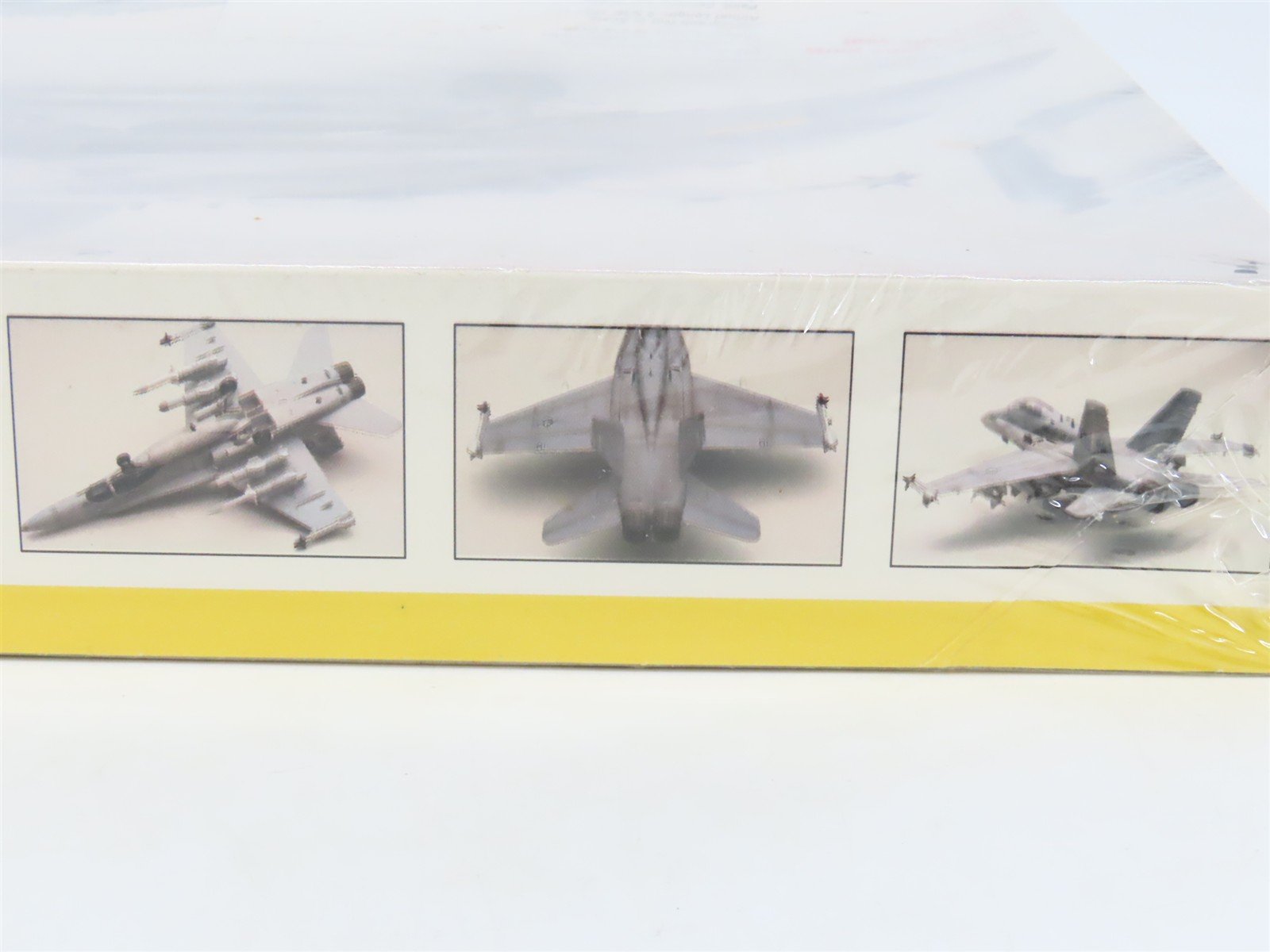 1:72 Scale Testors Italeri Kit 662 F/A-18D Night Attack Aircraft - Sealed